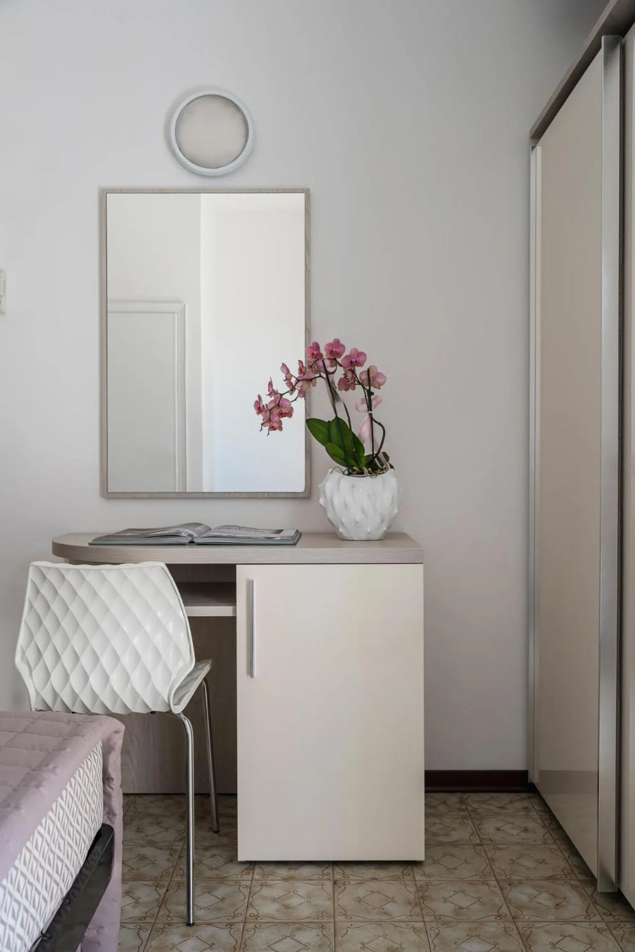 wardrobe in Hotel Lina