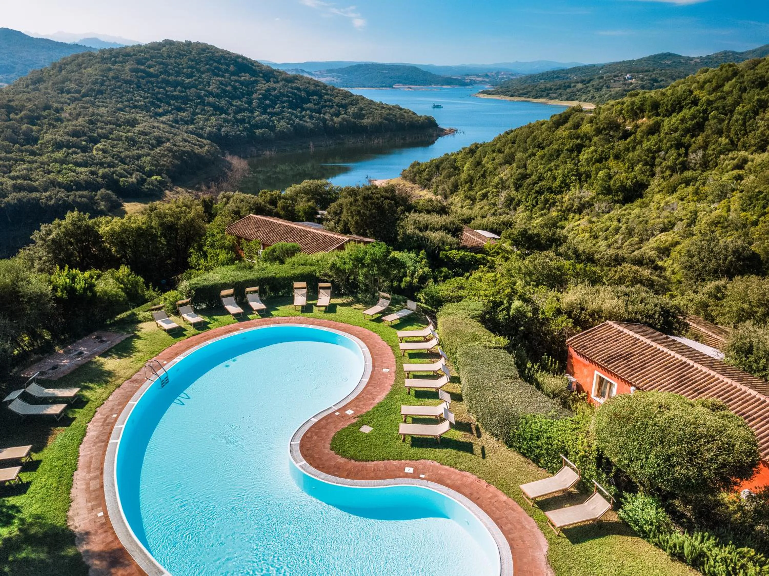 Swimming pool in Hotel Aldiola Country Resort