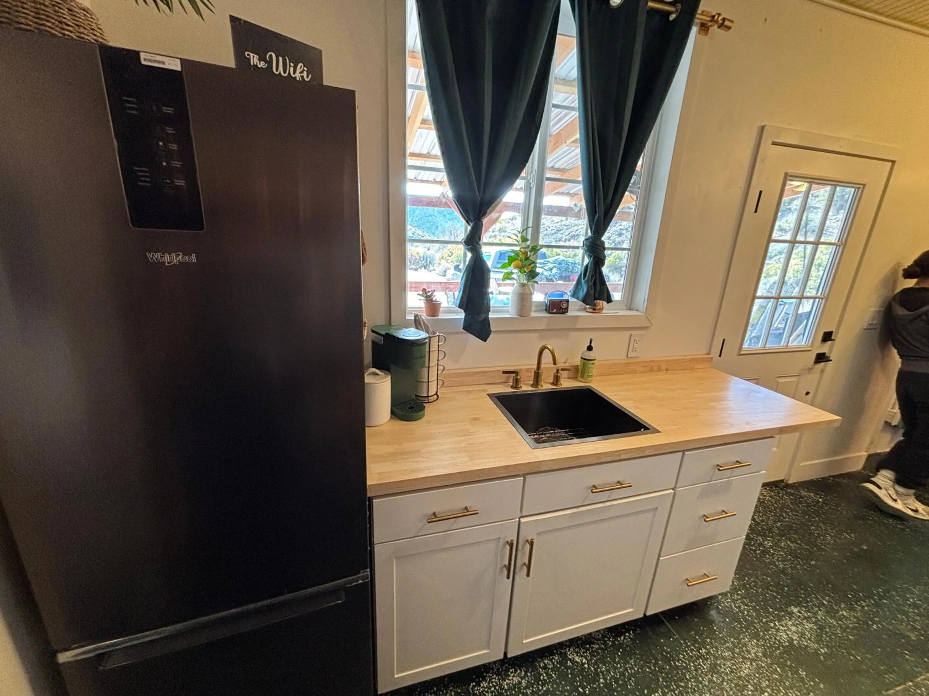 Kitchen or kitchenette in Sage Desert Dreams