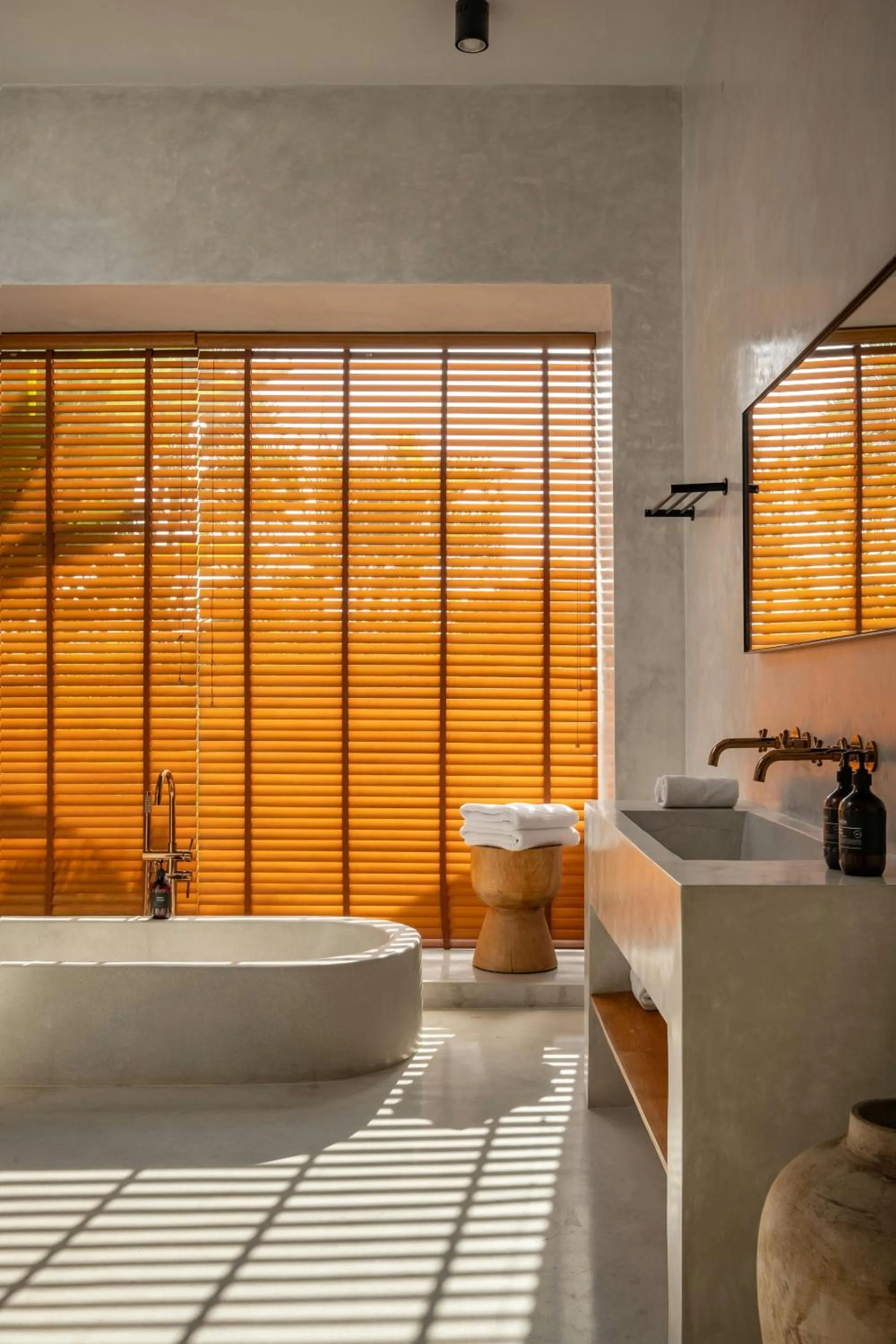 Bath, Bed in Concrete Retreat Umalas