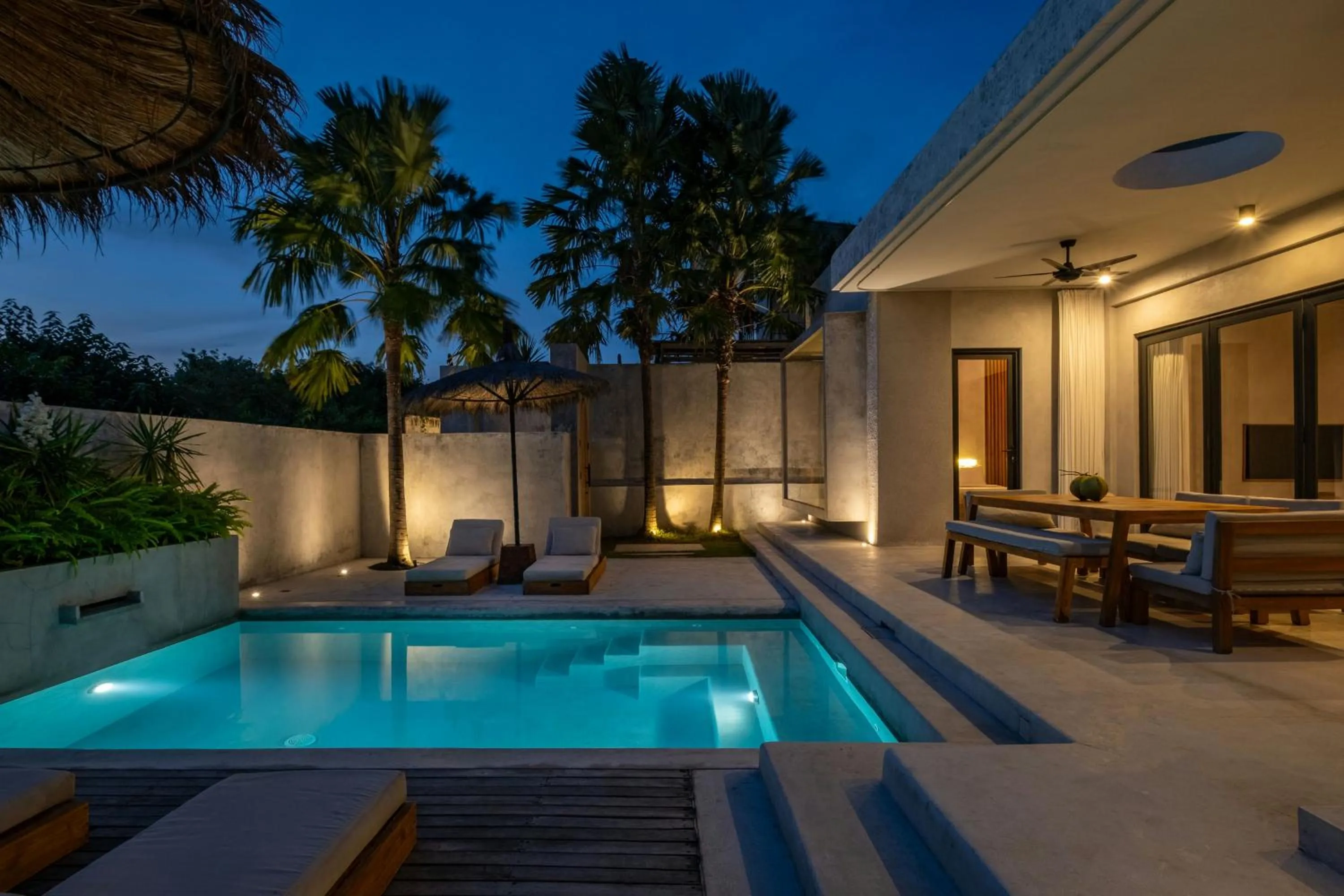 Night in Concrete Retreat Umalas