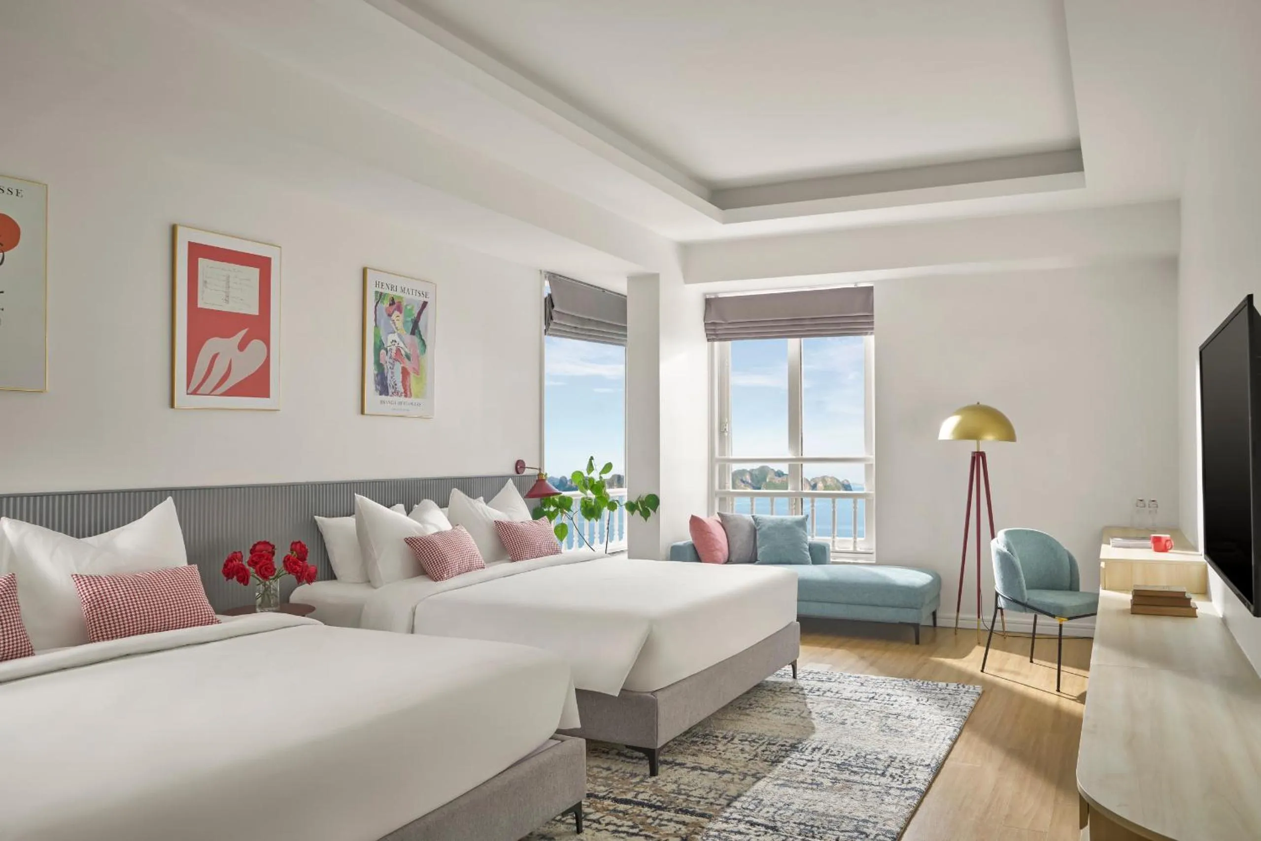 Photo of the whole room, Bed in The Postcard Hotel