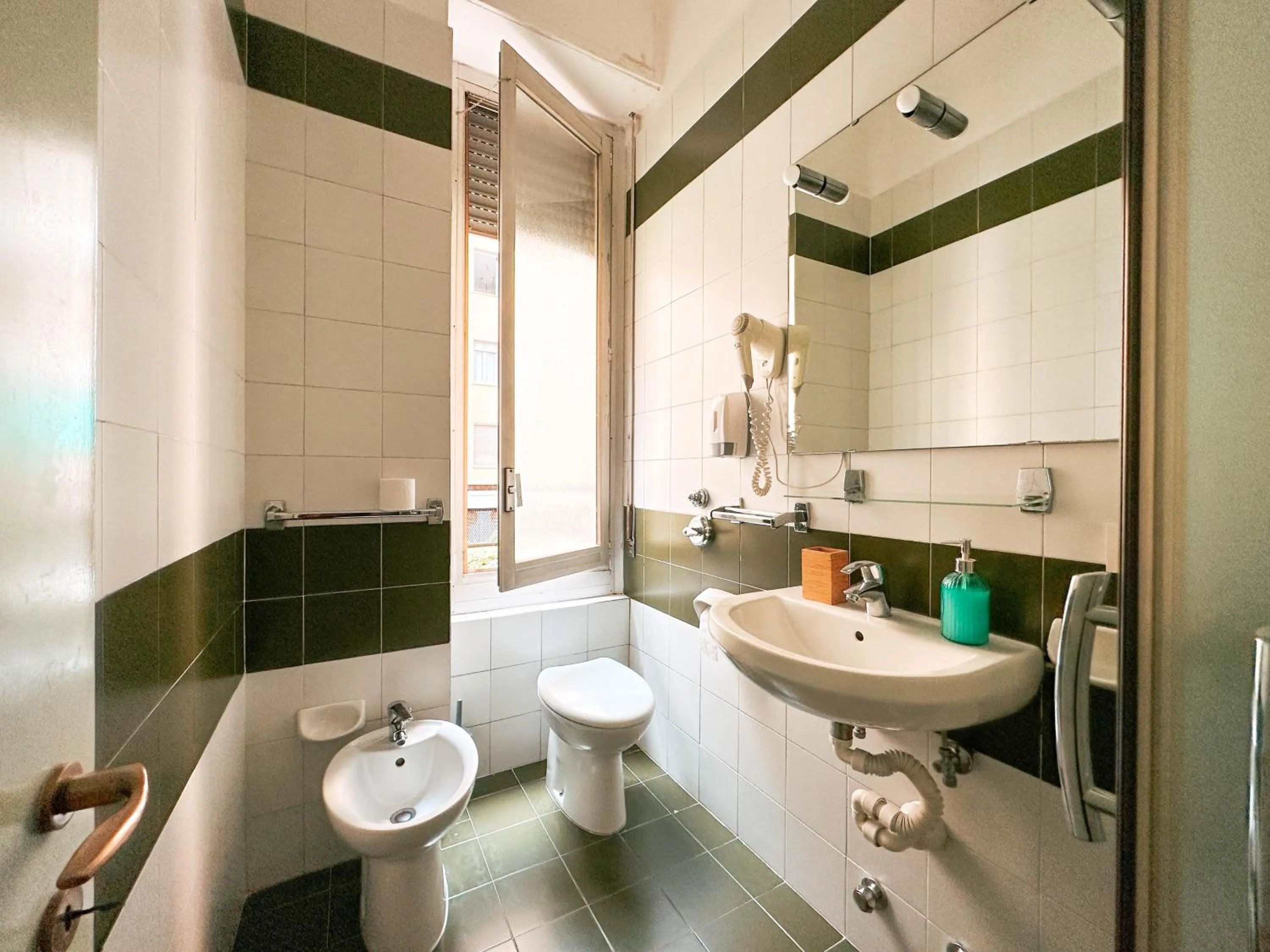 Shower in Ostello Bello Milano Centrale