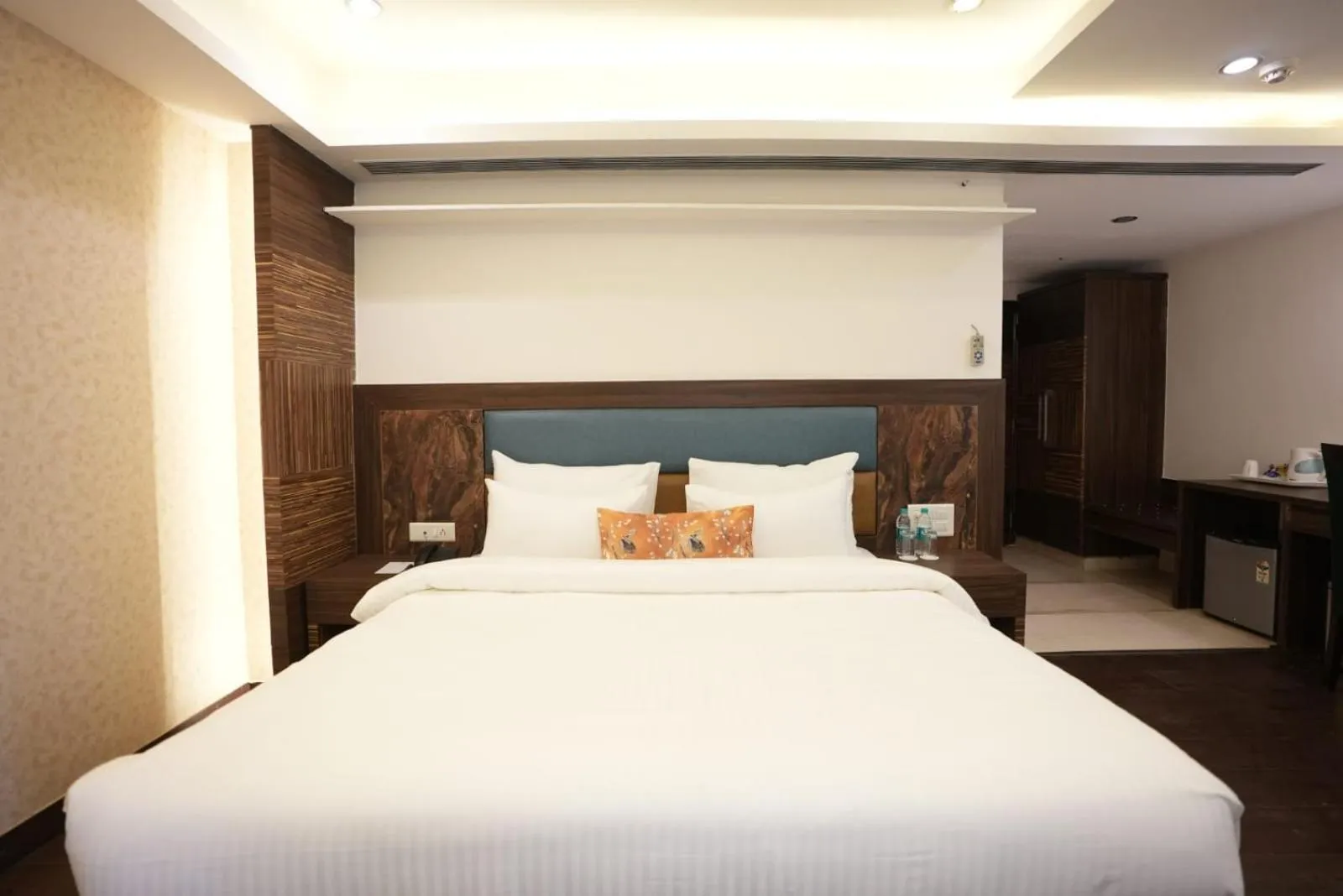 Bedroom, Bed in VITS Gurugram formerly known as Windsor Heights