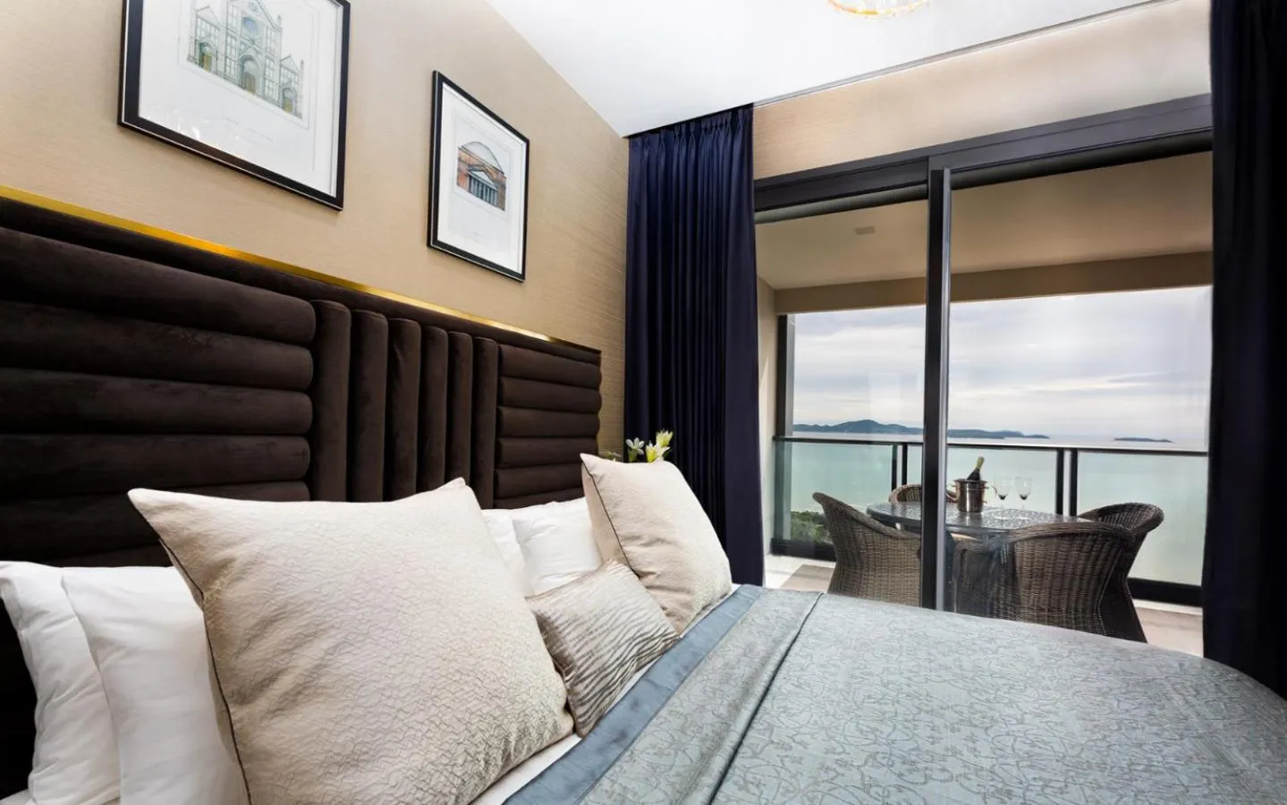 Bed in The Elysium Prațumnak Pattaya - By SHG