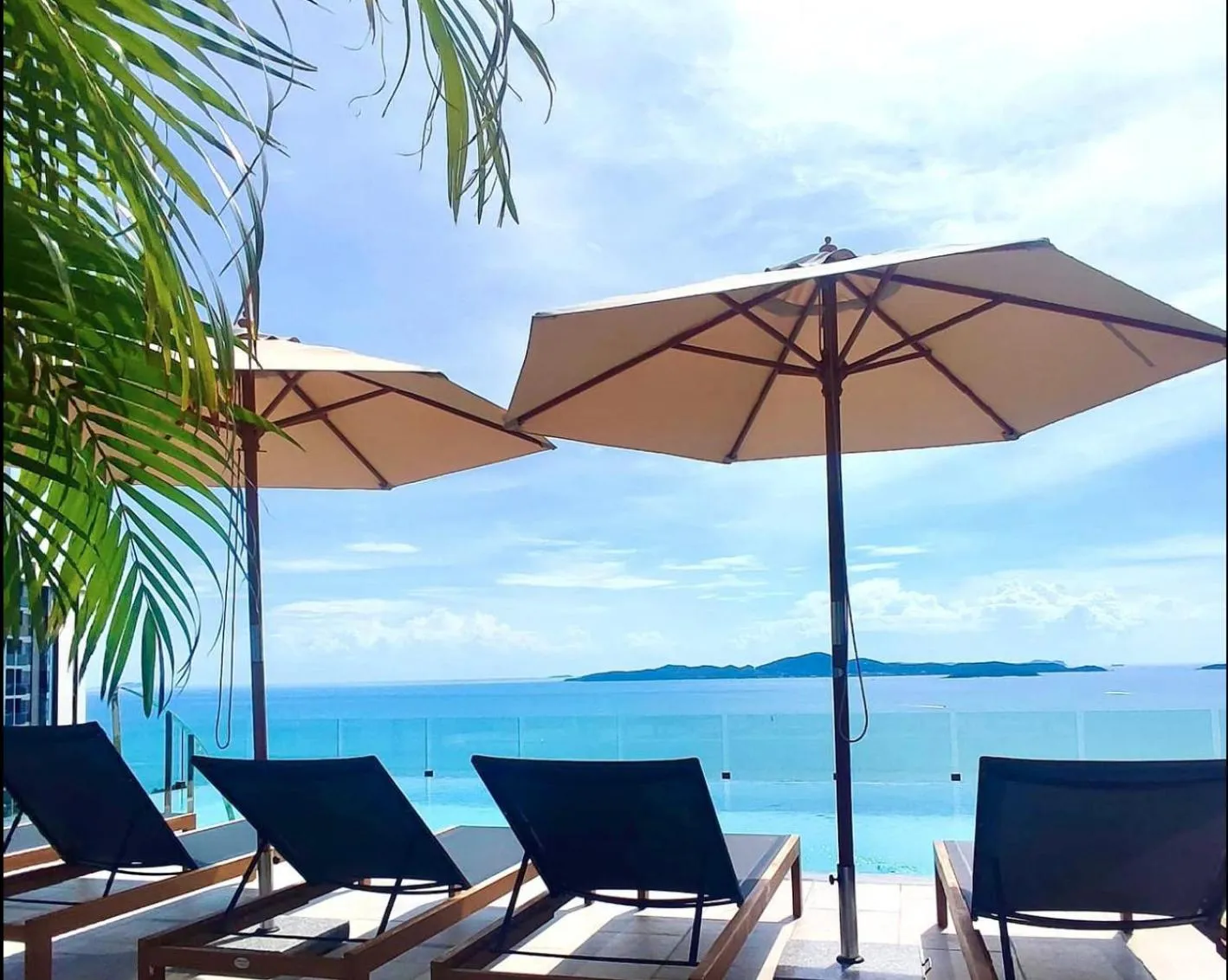 Swimming pool in The Elysium Prațumnak Pattaya - By SHG