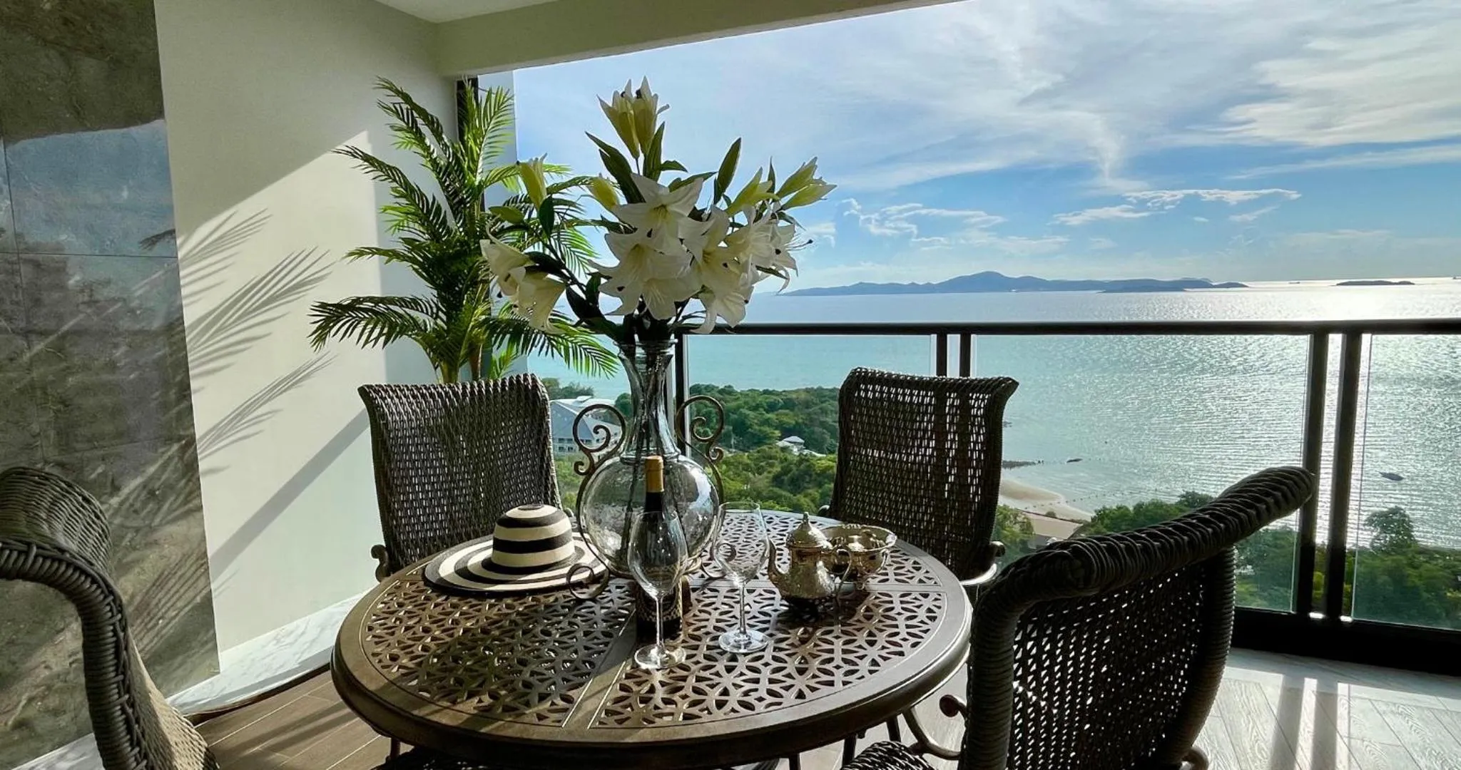 Balcony/Terrace in The Elysium Prațumnak Pattaya - By SHG