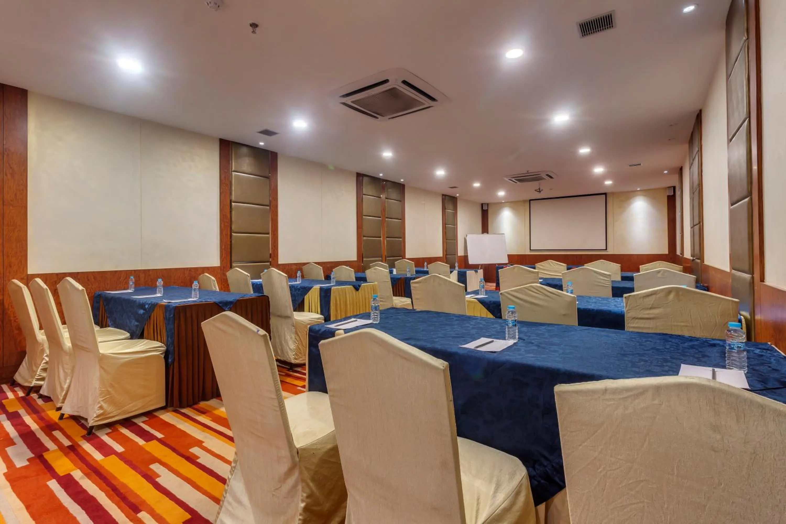 Meeting/conference room in Golden Tulip New Delhi - Hari Nagar