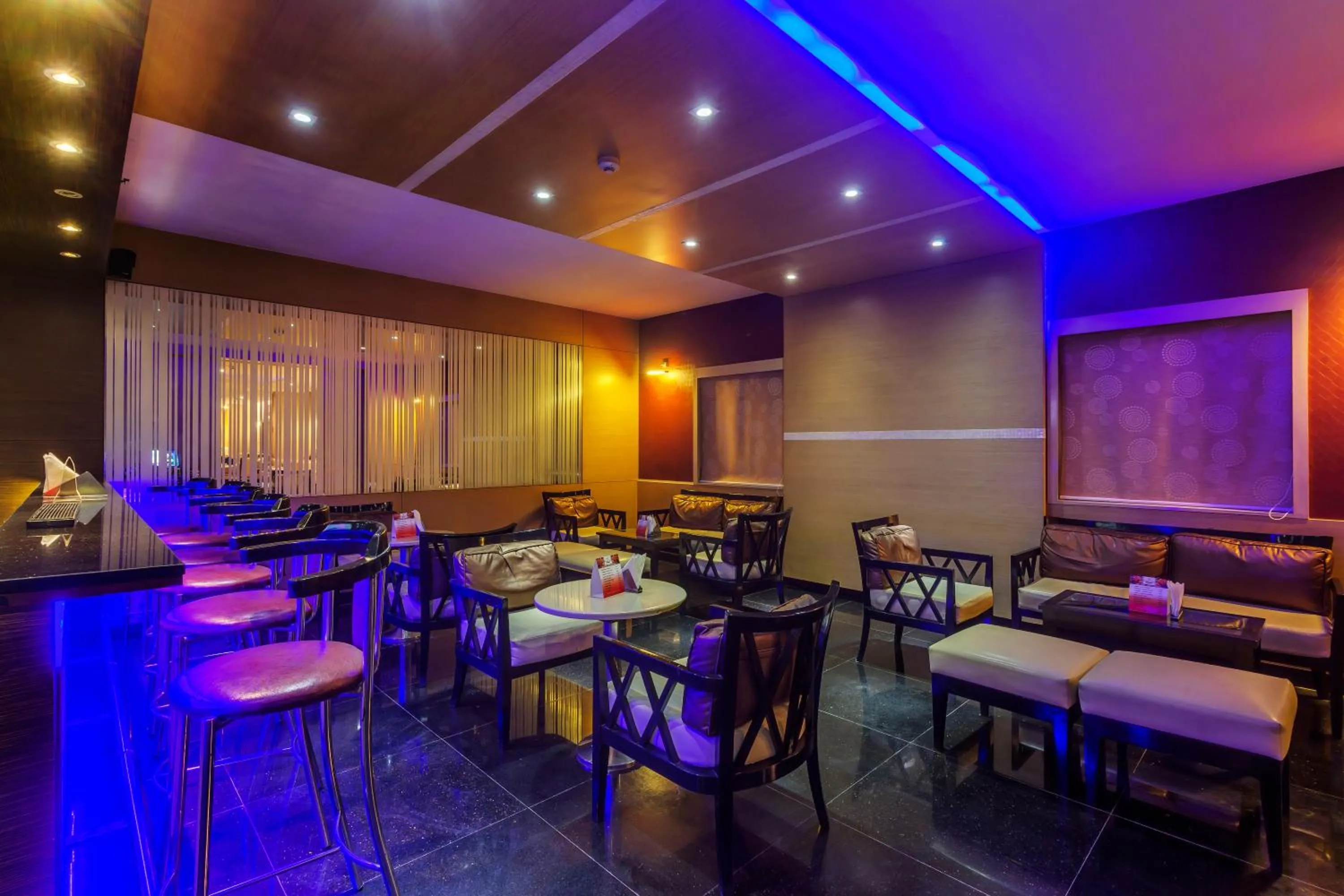Lounge or bar in Golden Tulip New Delhi - Hari Nagar