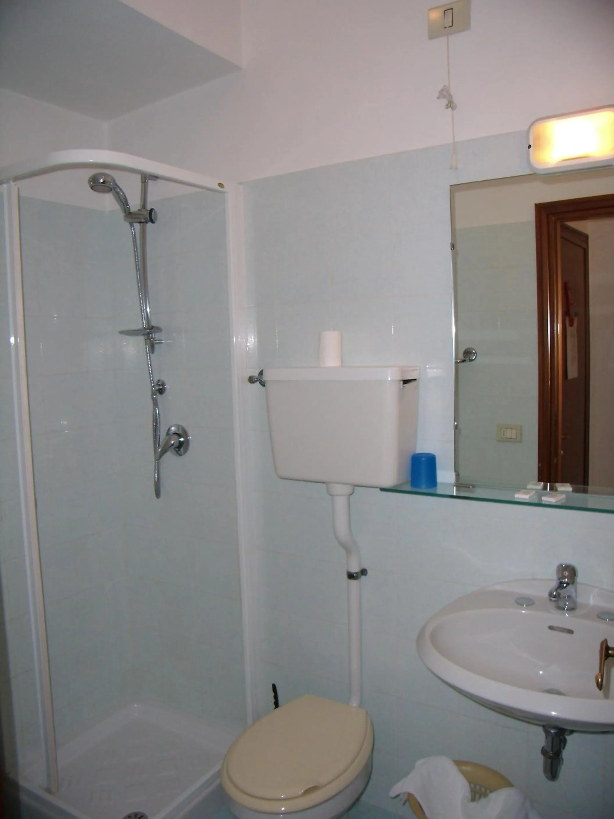 Shower in Verena Dependance Savoia & Campana