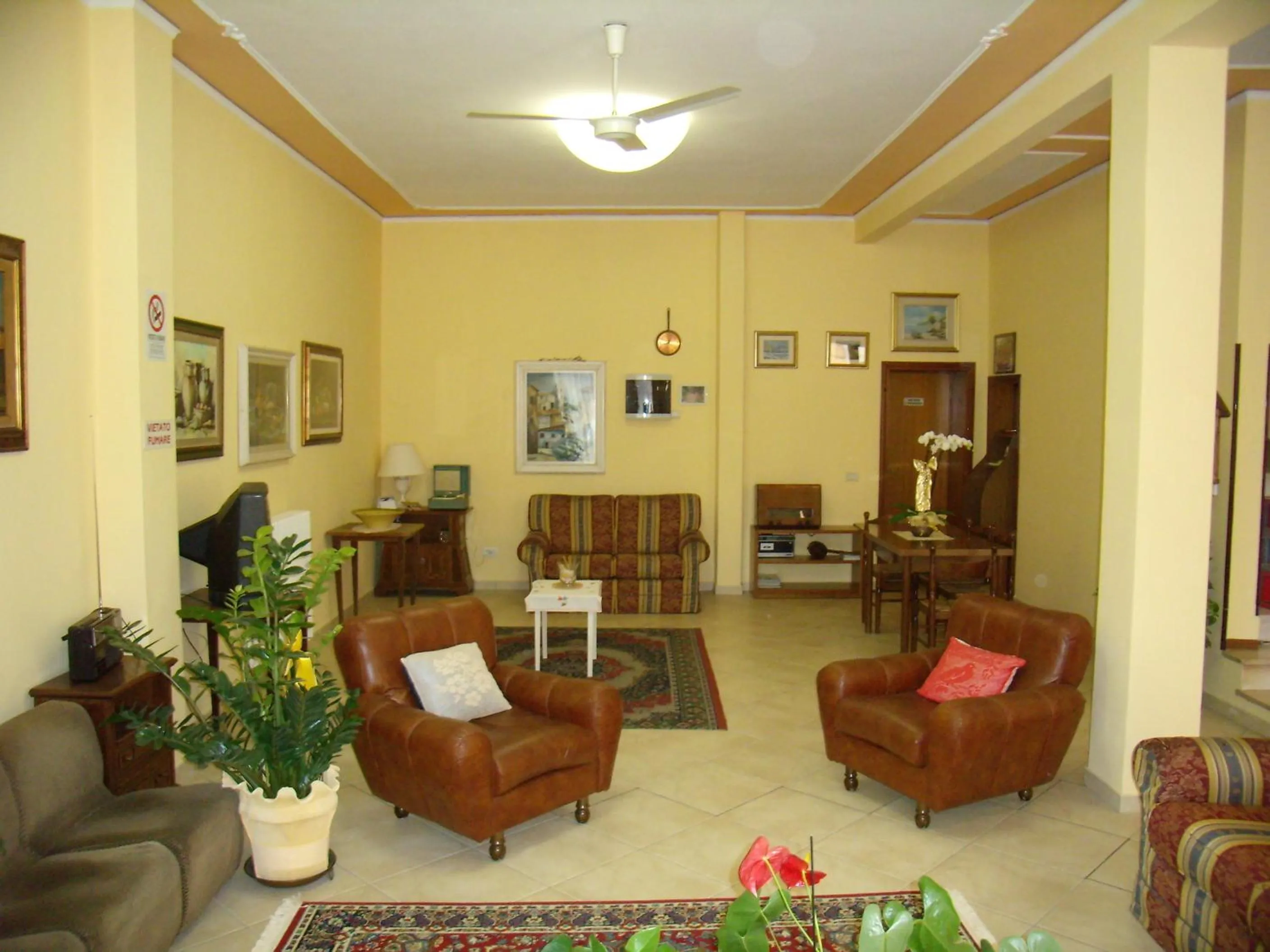 Communal lounge/ TV room in Verena Dependance Savoia & Campana