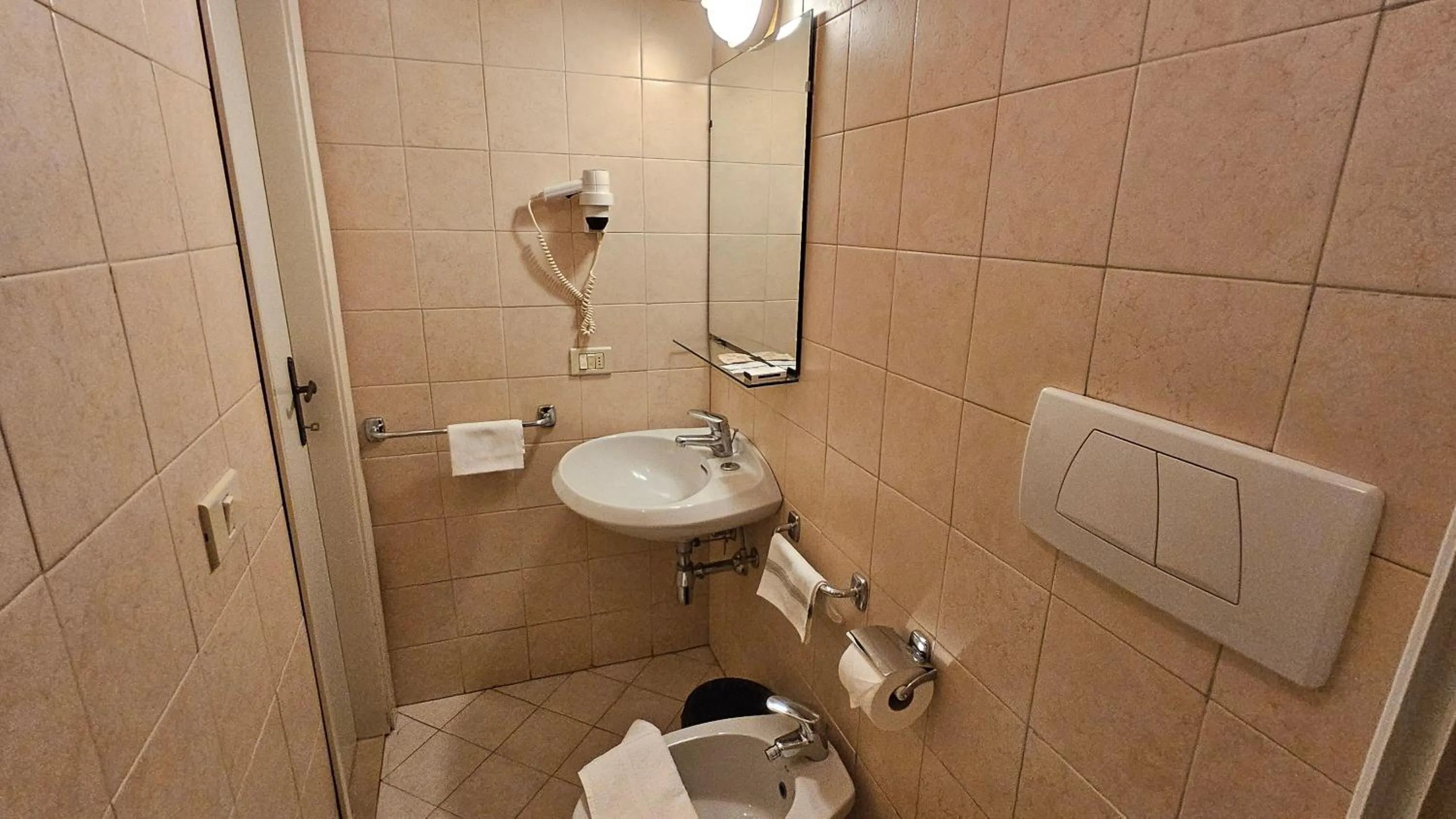 Toilet in Verena Dependance Savoia & Campana