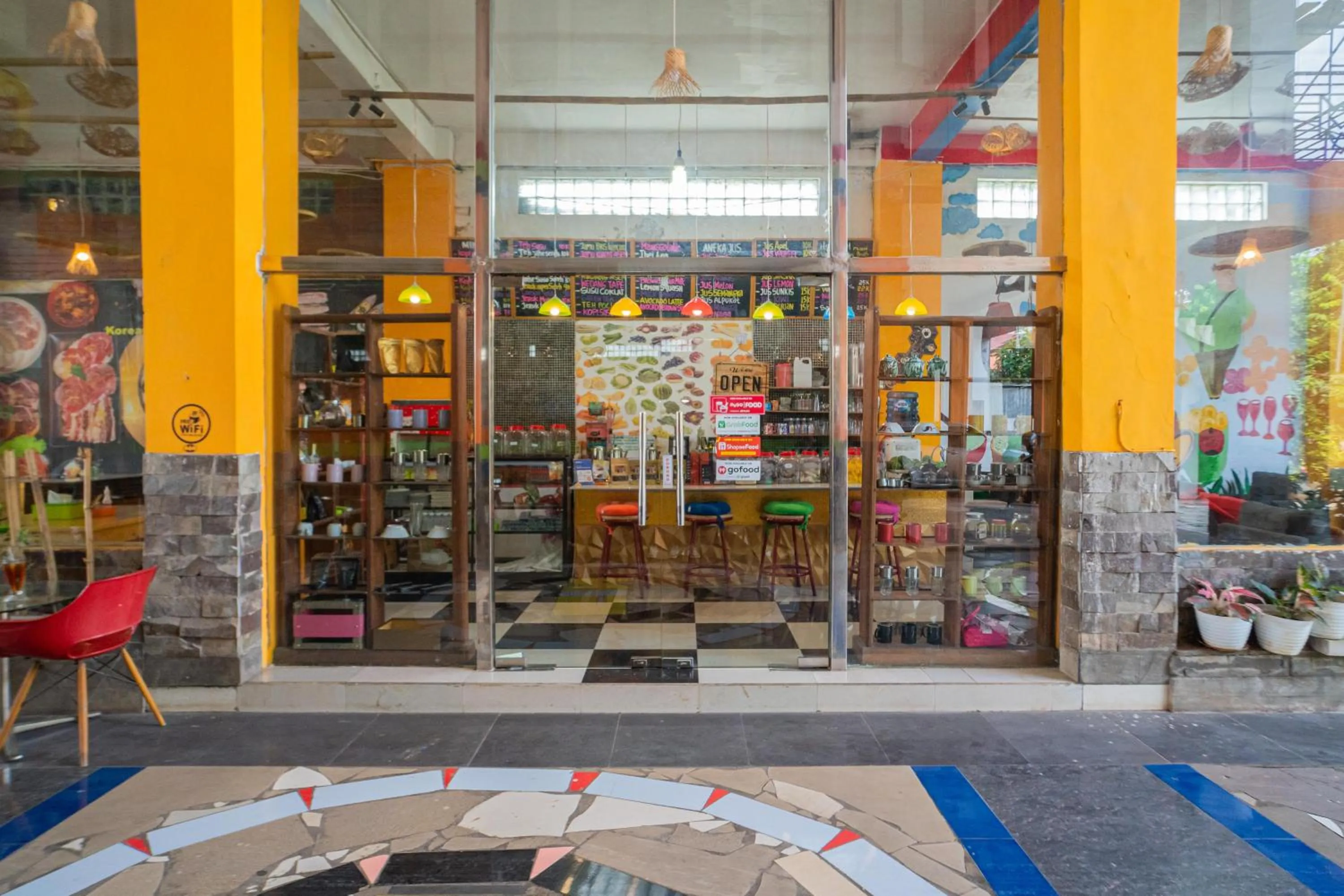 Facade/entrance in RedDoorz @ Kampung Sawah Jatimurni Bekasi