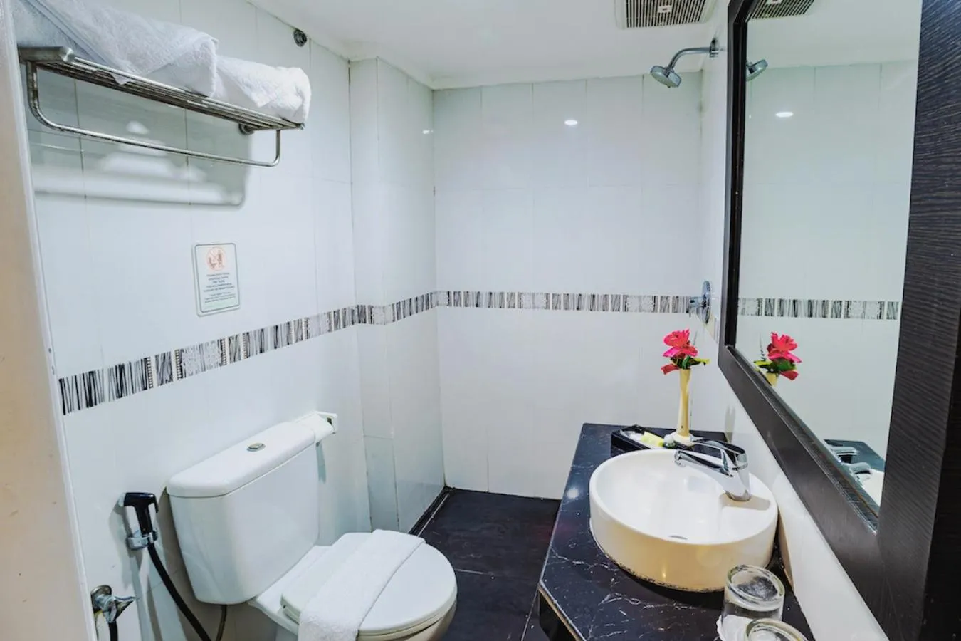 Bathroom in Parkside Star Hotel Jayapura