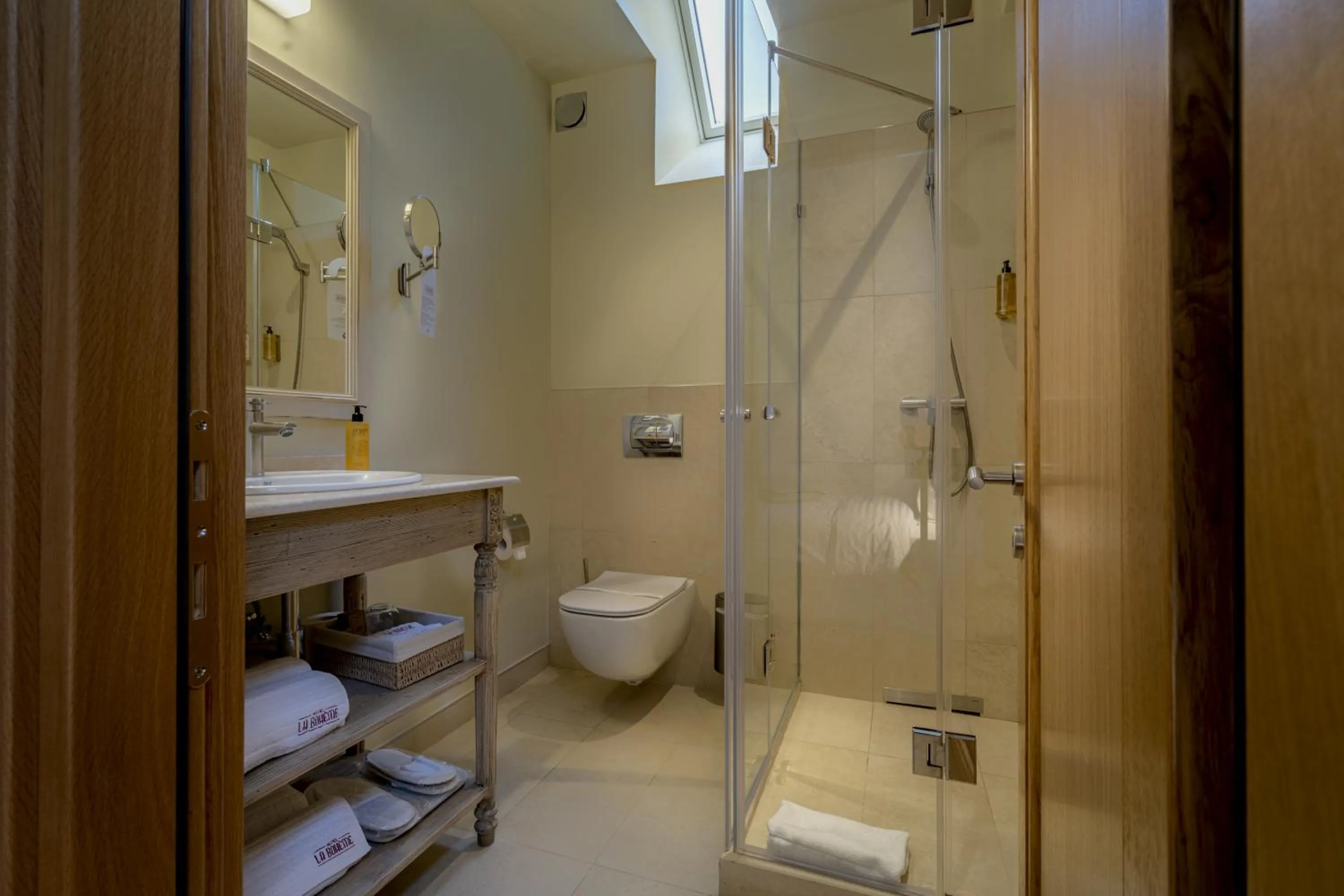 Shower in La Boheme Boutique Casa Soare