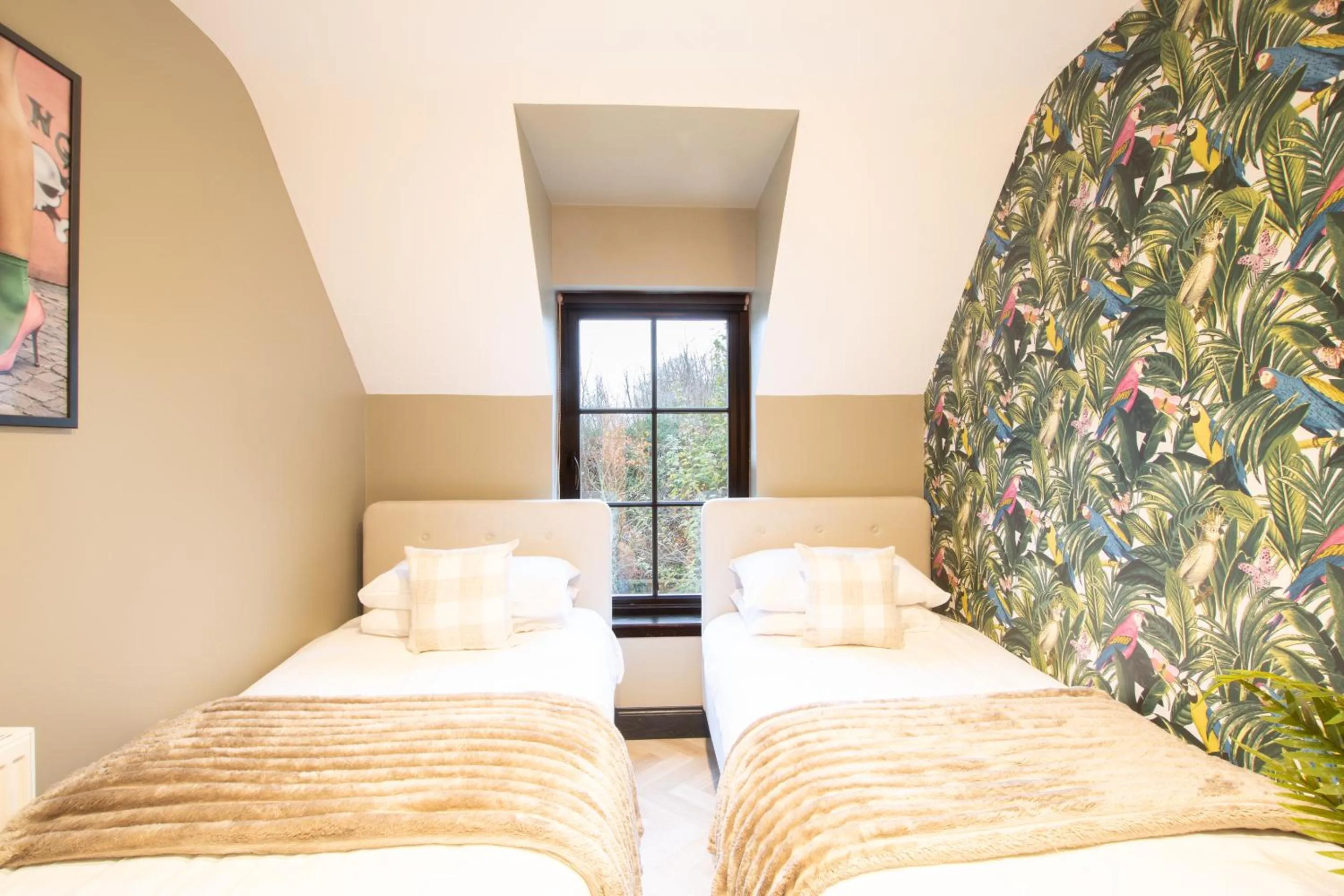 Bedroom, Bed in Northern Hideaways Apple Store