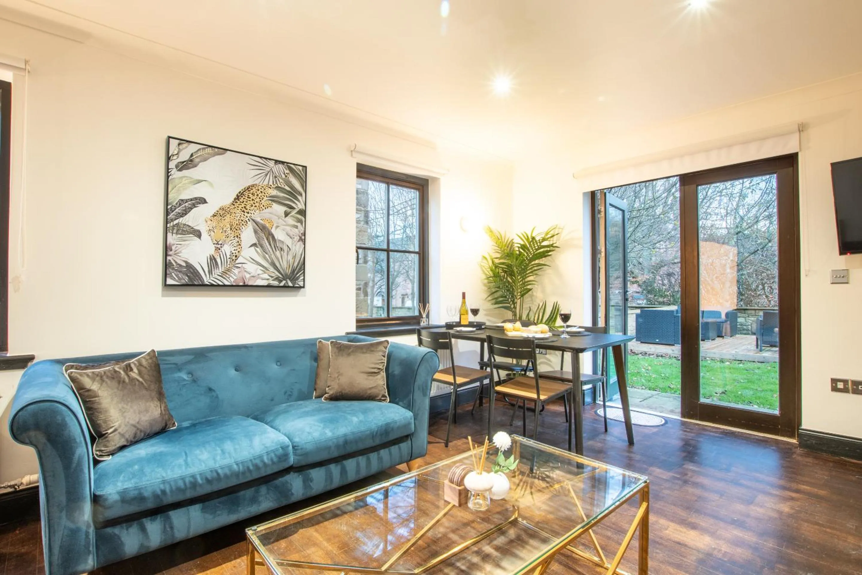 Northern Hideaways Apple Store