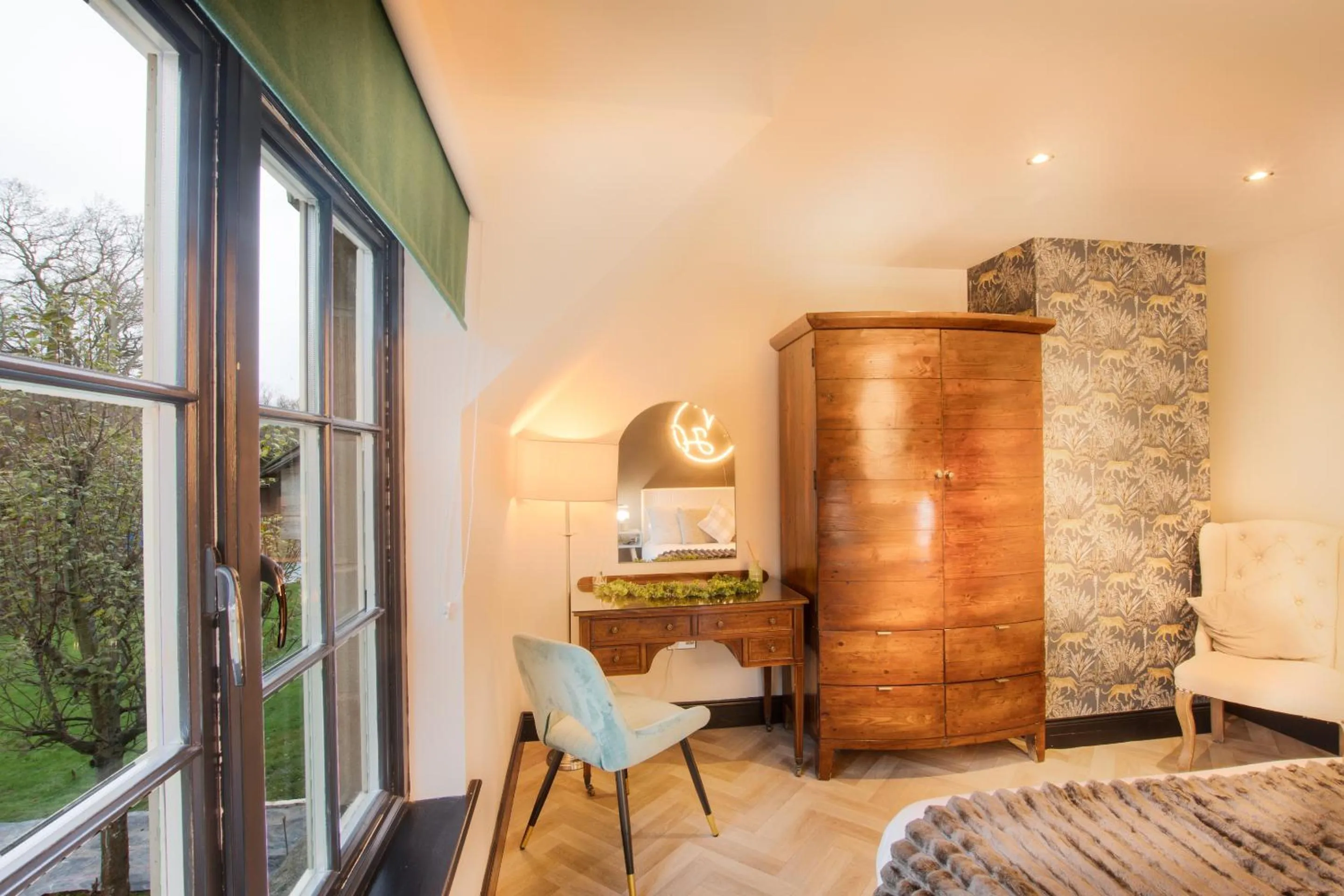 Bedroom in Northern Hideaways Apple Store