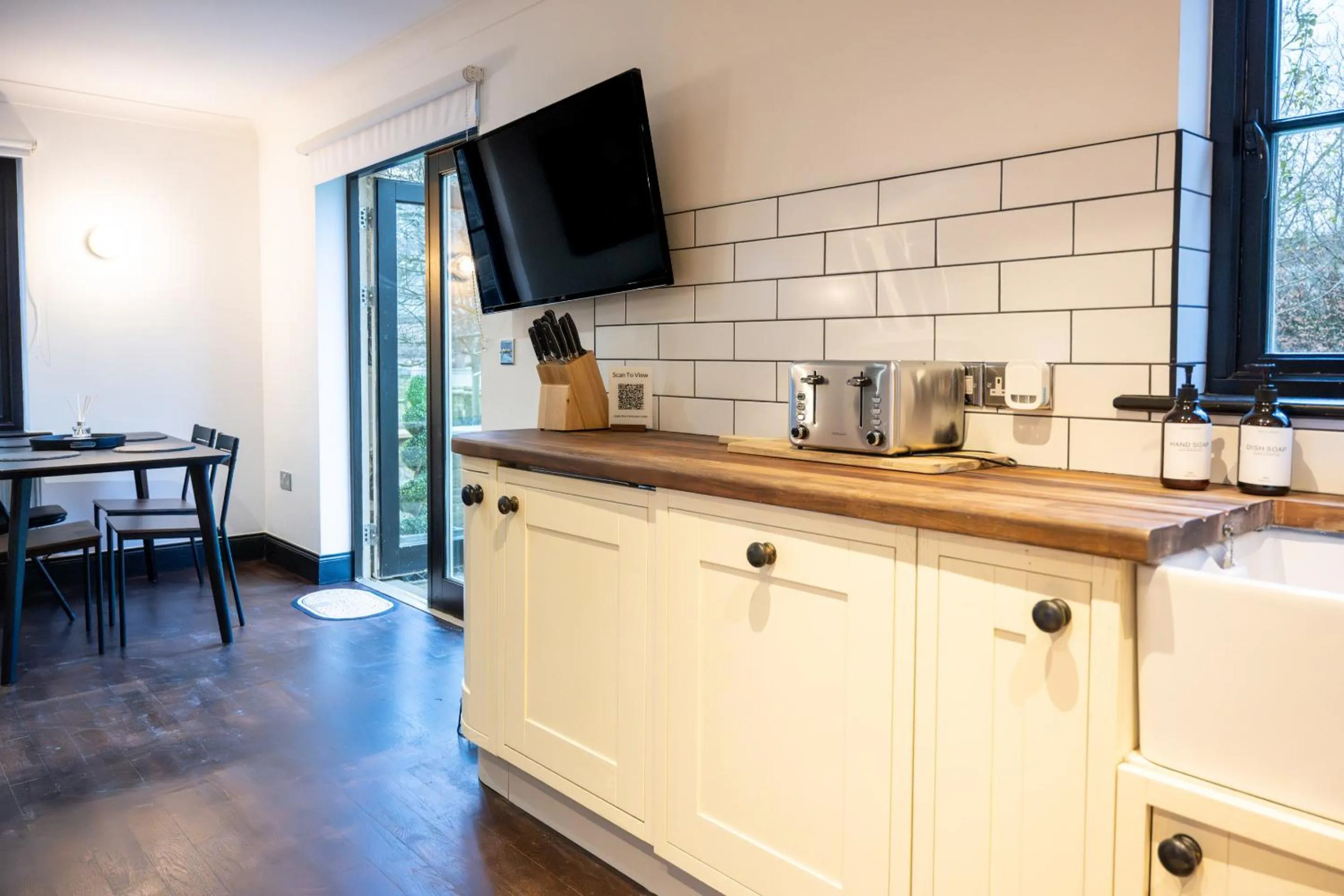 Kitchen or kitchenette in Northern Hideaways Apple Store