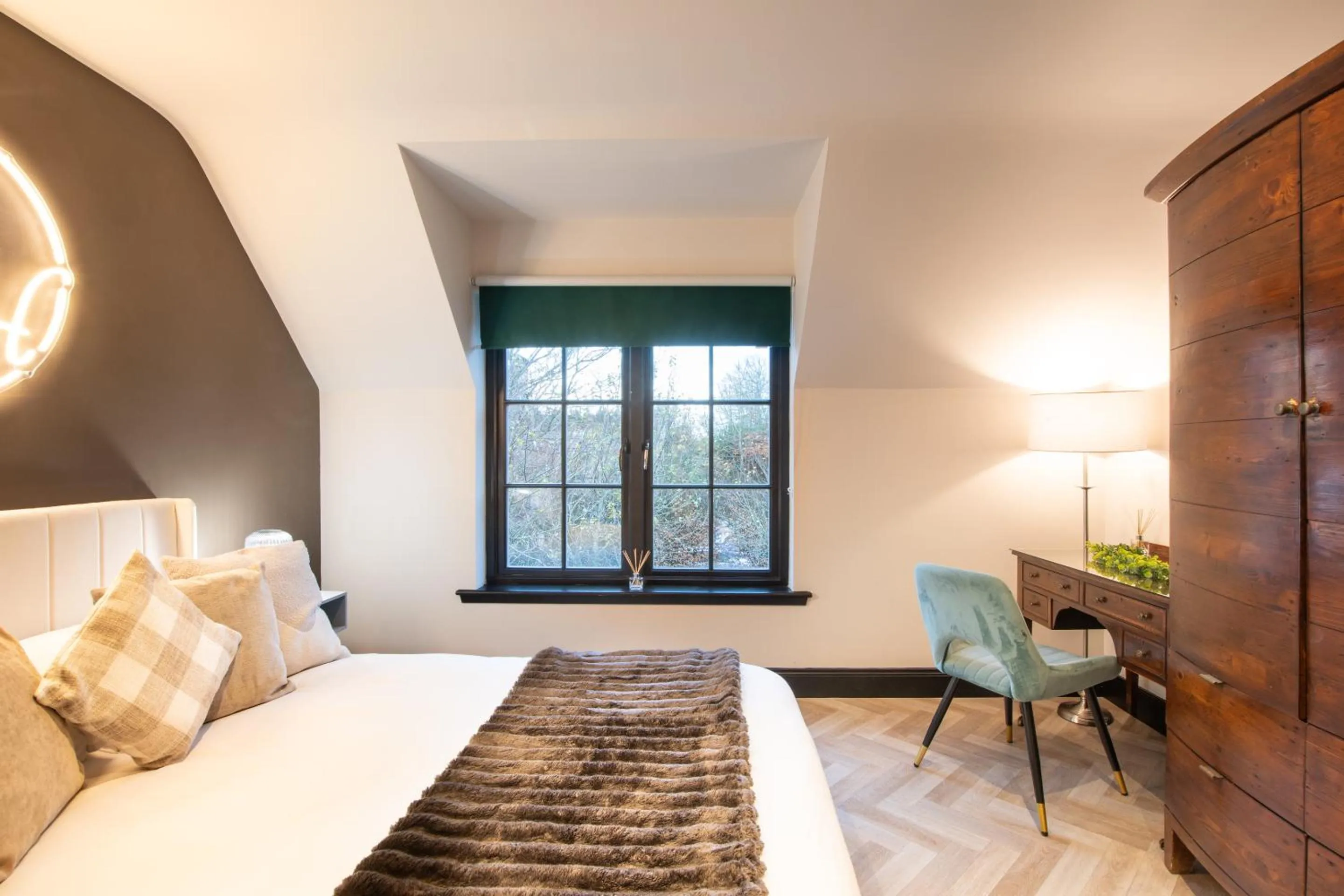 Bedroom, Bed in Northern Hideaways Apple Store