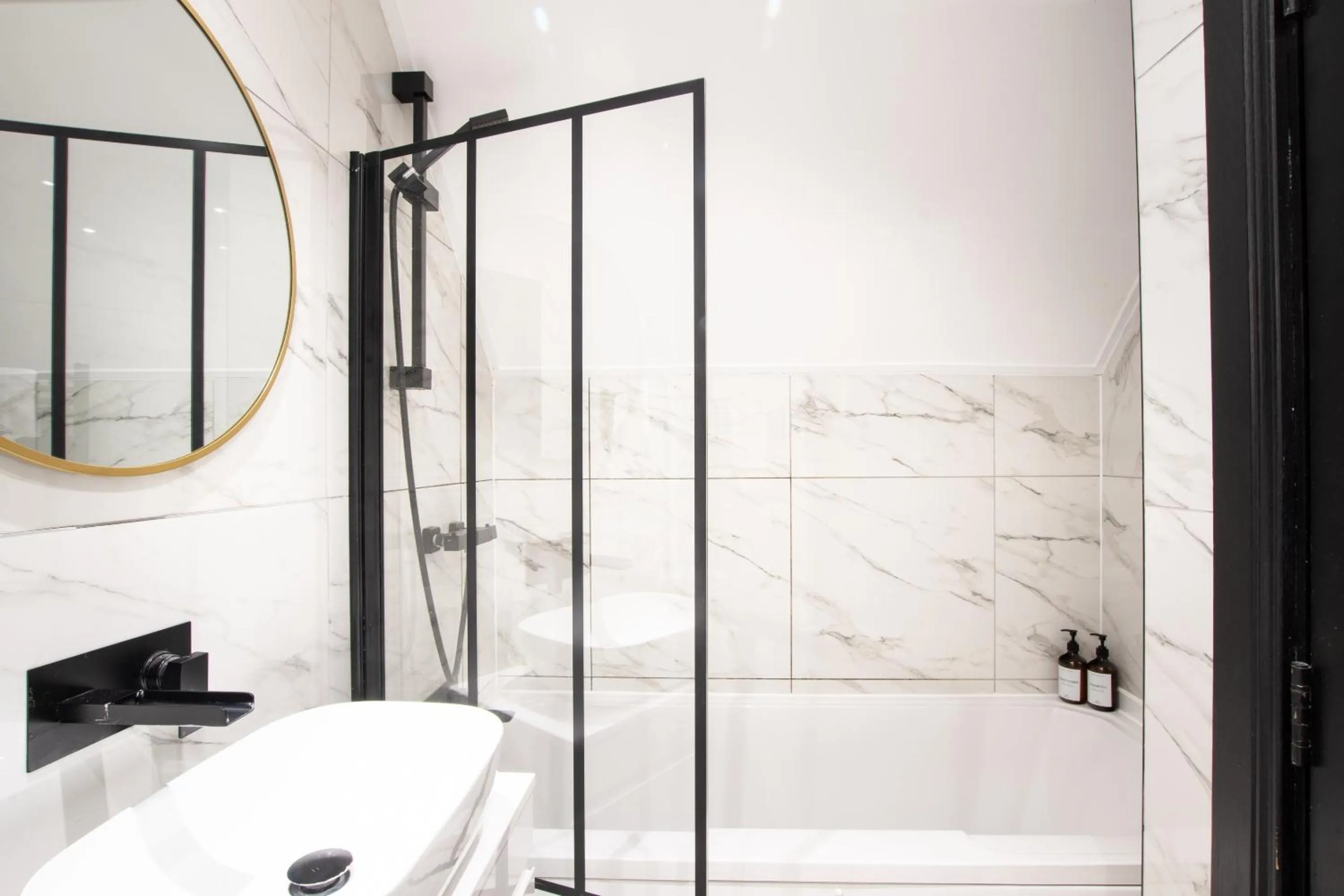 Bathroom in Northern Hideaways Apple Store