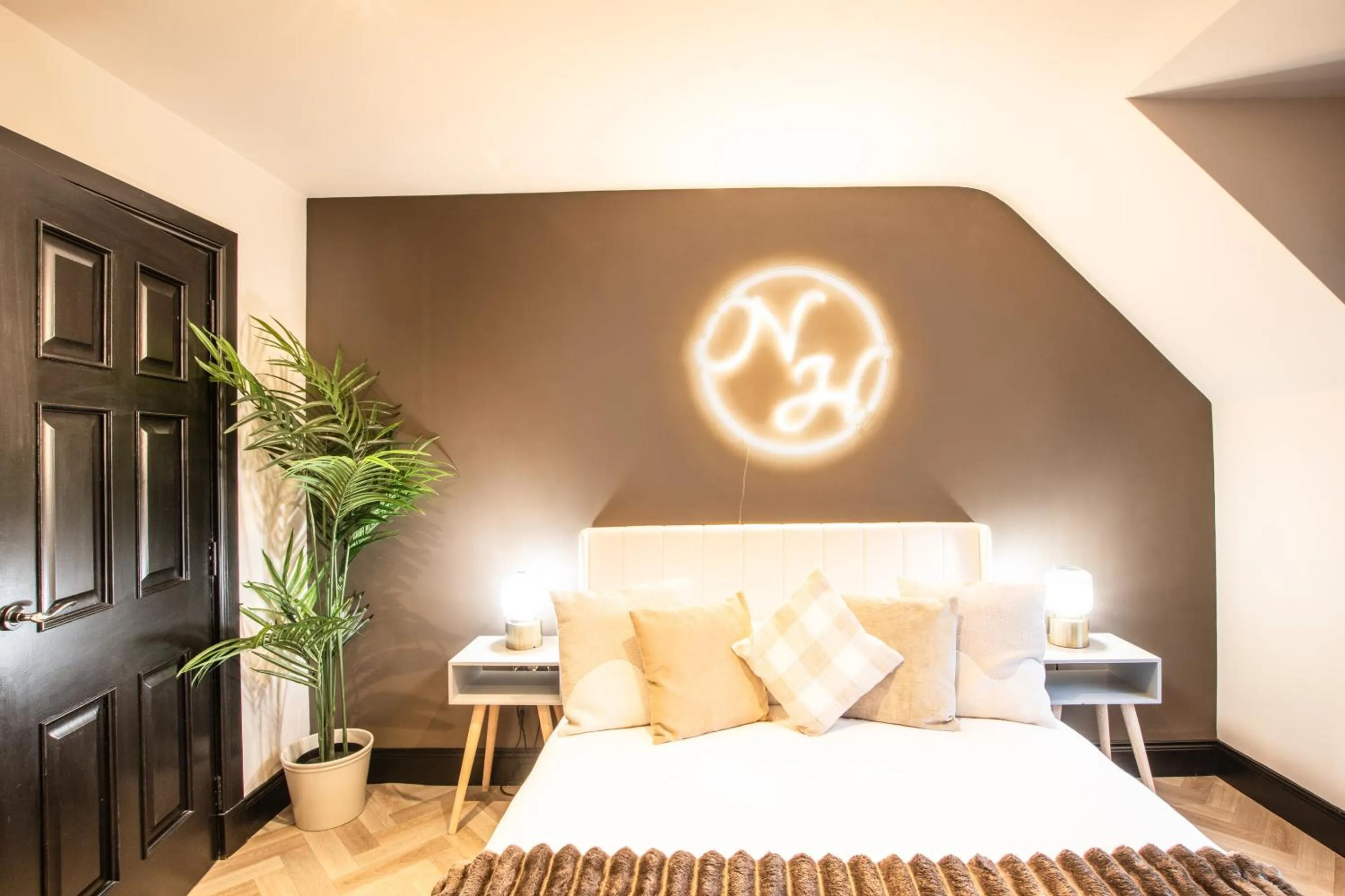 Bedroom, Bed in Northern Hideaways Apple Store