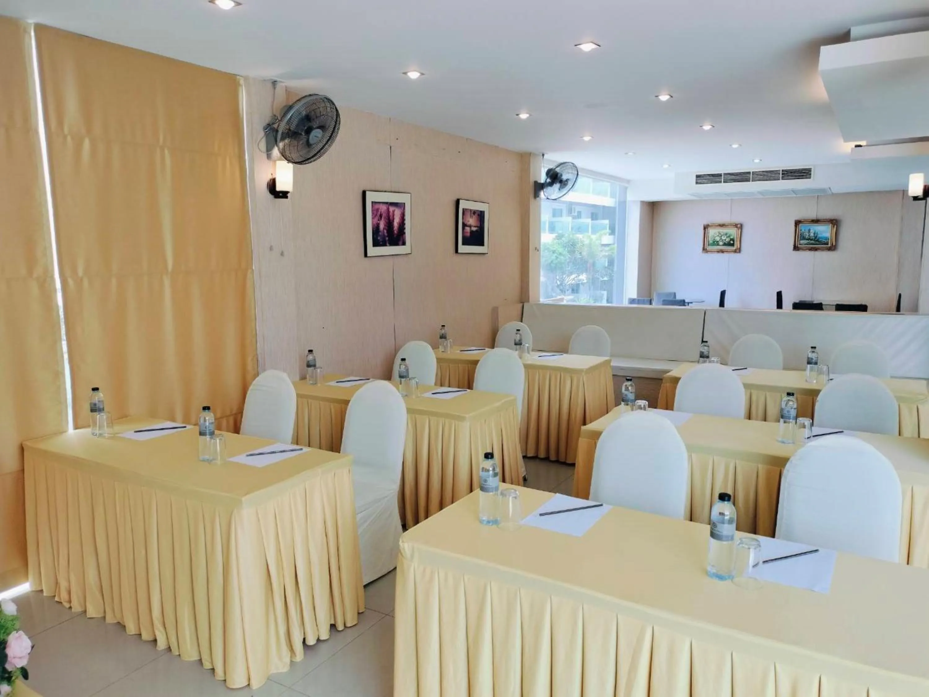 Meeting/conference room in Dragon Beach Resort , Jomtien Beach Pattaya