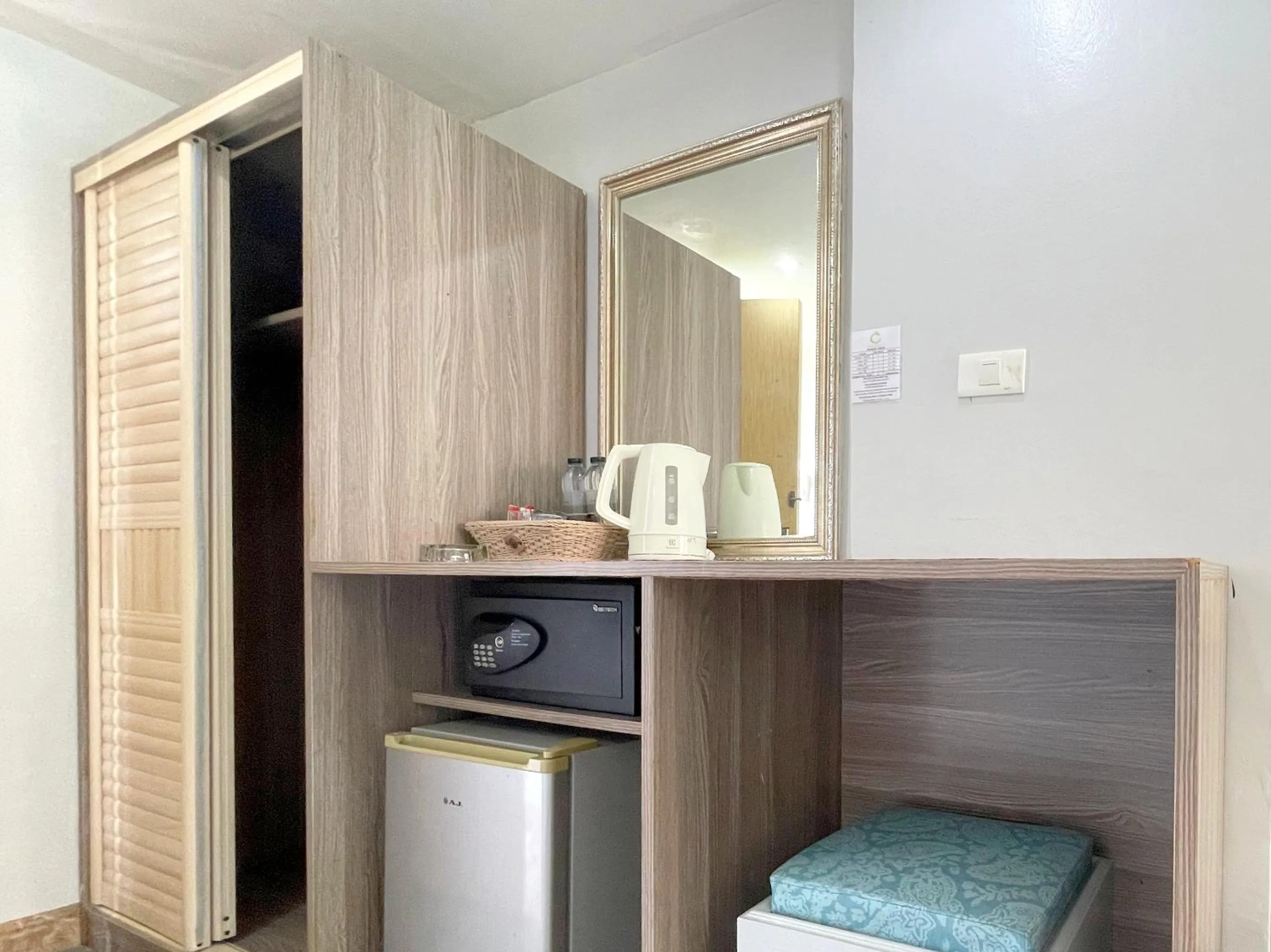 Area and facilities in Dragon Beach Resort , Jomtien Beach Pattaya