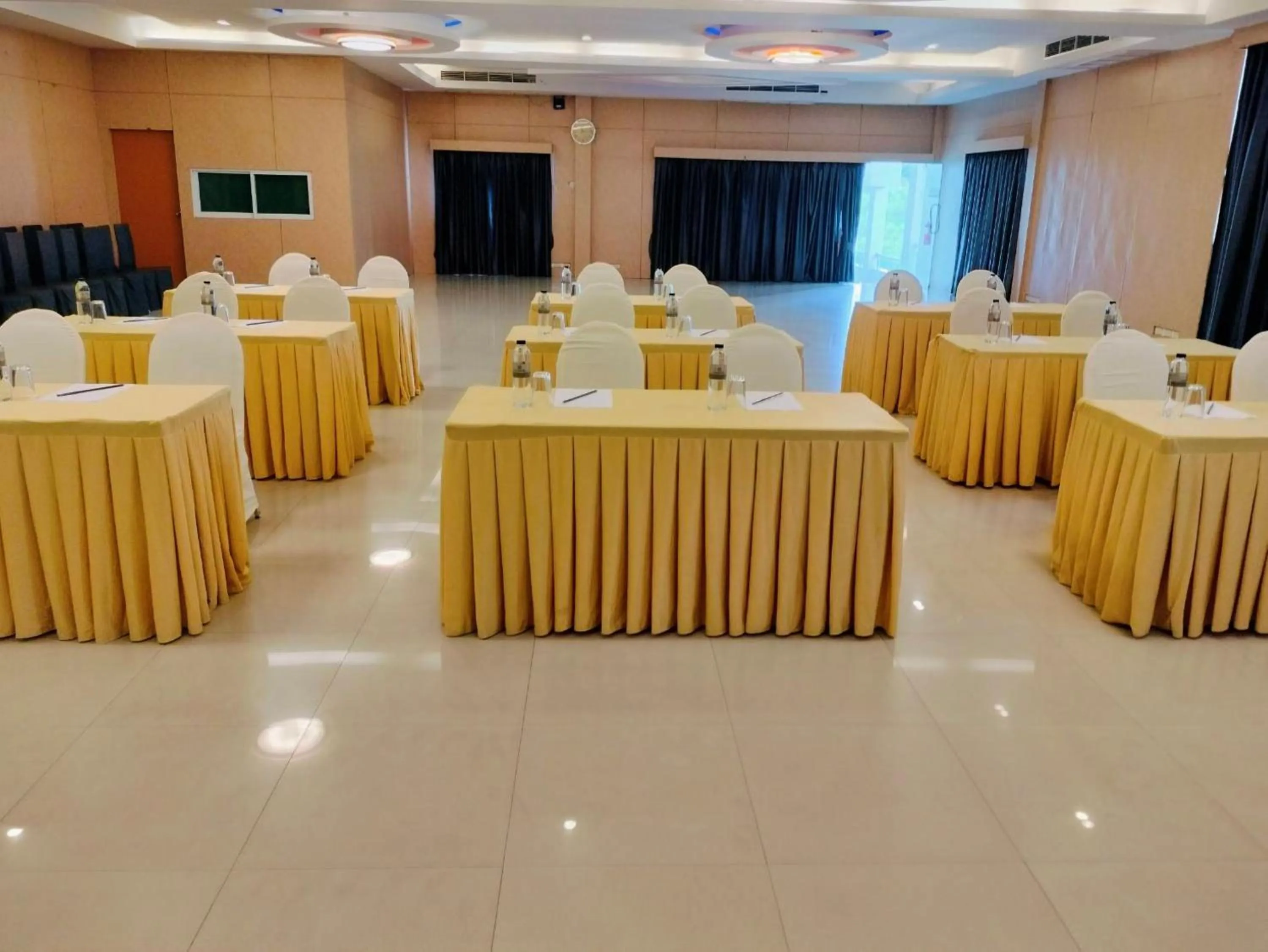 Meeting/conference room in Dragon Beach Resort , Jomtien Beach Pattaya