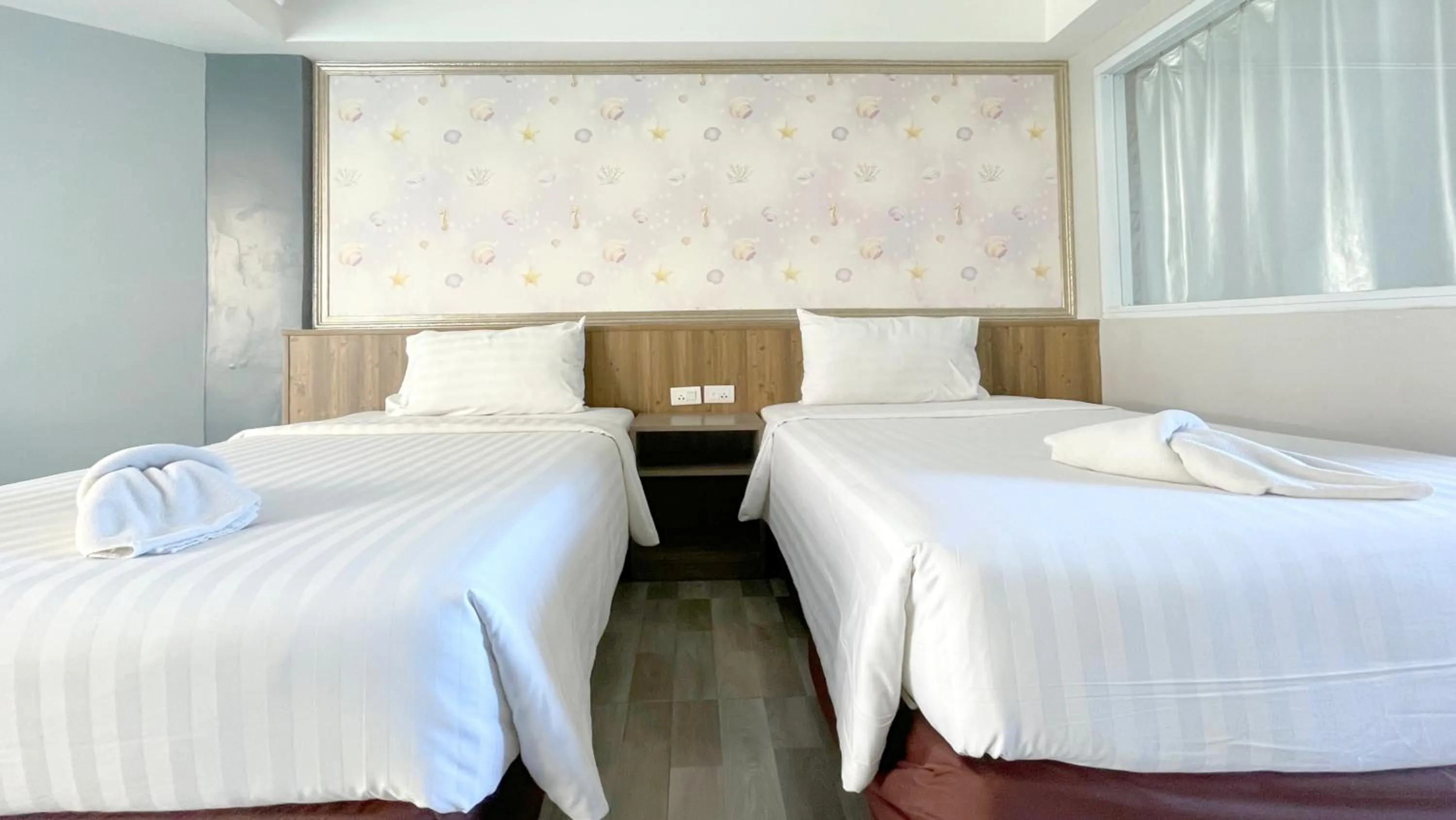 Bedroom, Bed in Dragon Beach Resort , Jomtien Beach Pattaya