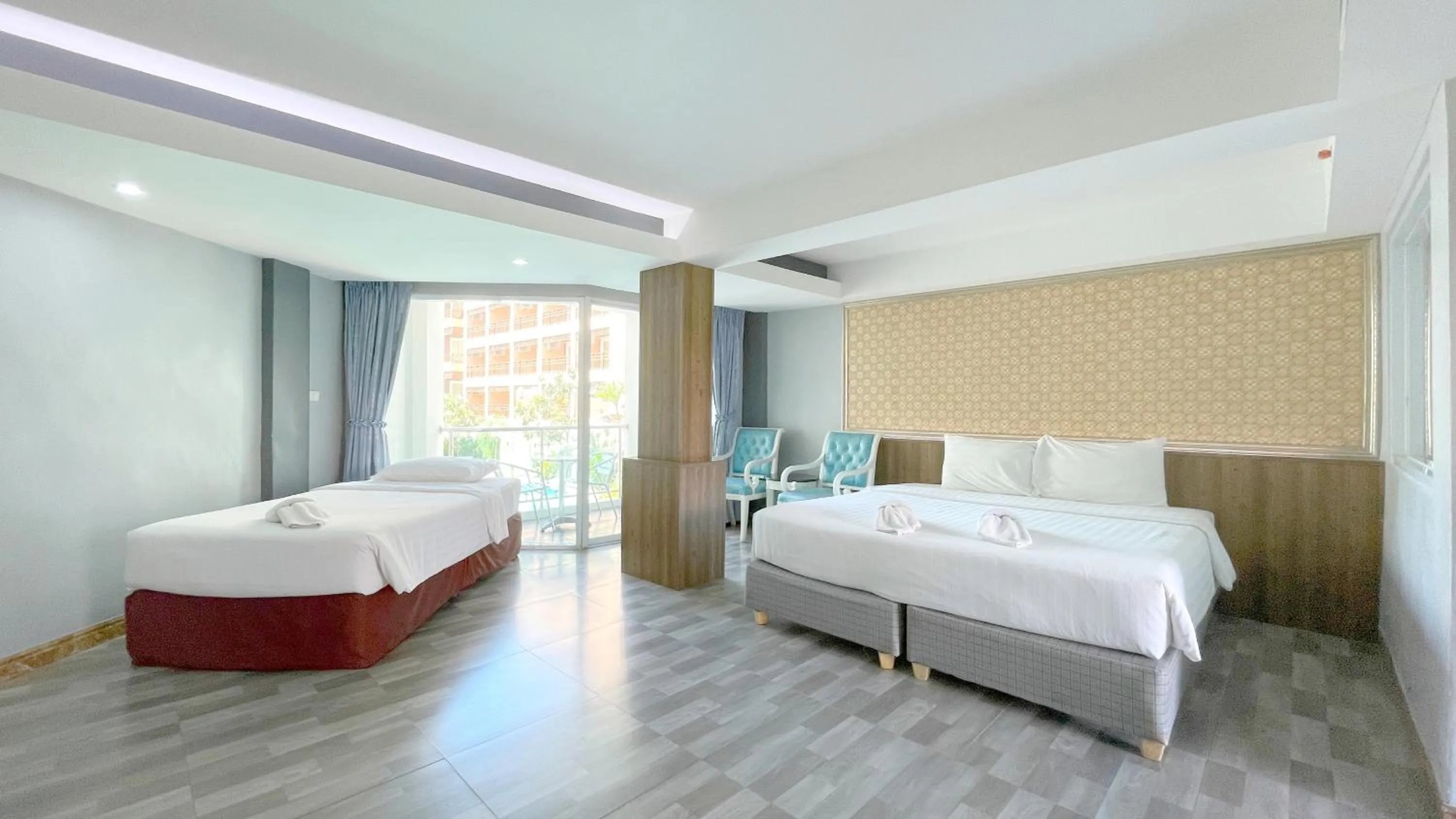 Photo of the whole room, Bed in Dragon Beach Resort , Jomtien Beach Pattaya