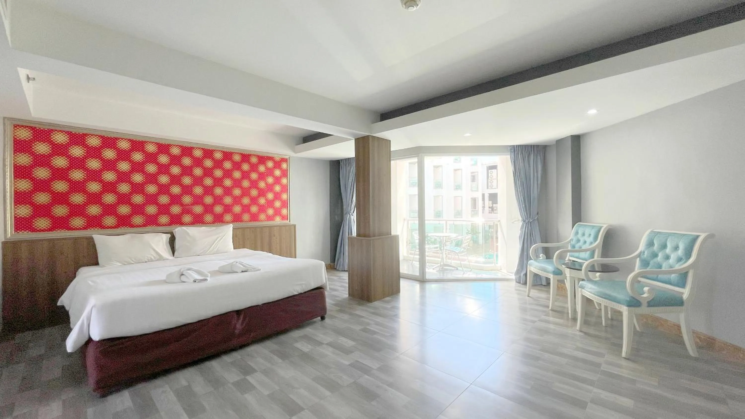 Photo of the whole room, Bed in Dragon Beach Resort , Jomtien Beach Pattaya