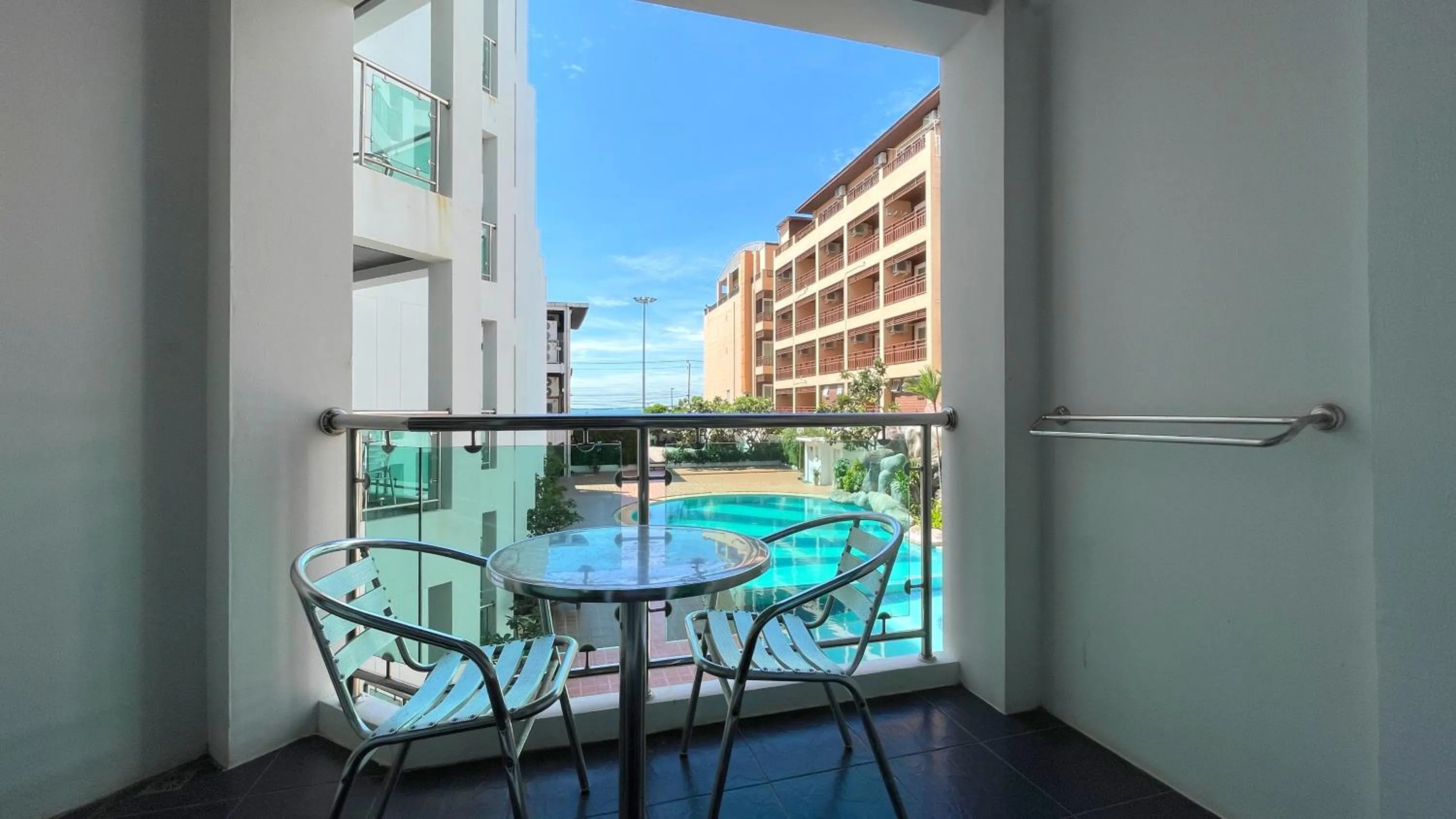 Balcony/Terrace in Dragon Beach Resort , Jomtien Beach Pattaya