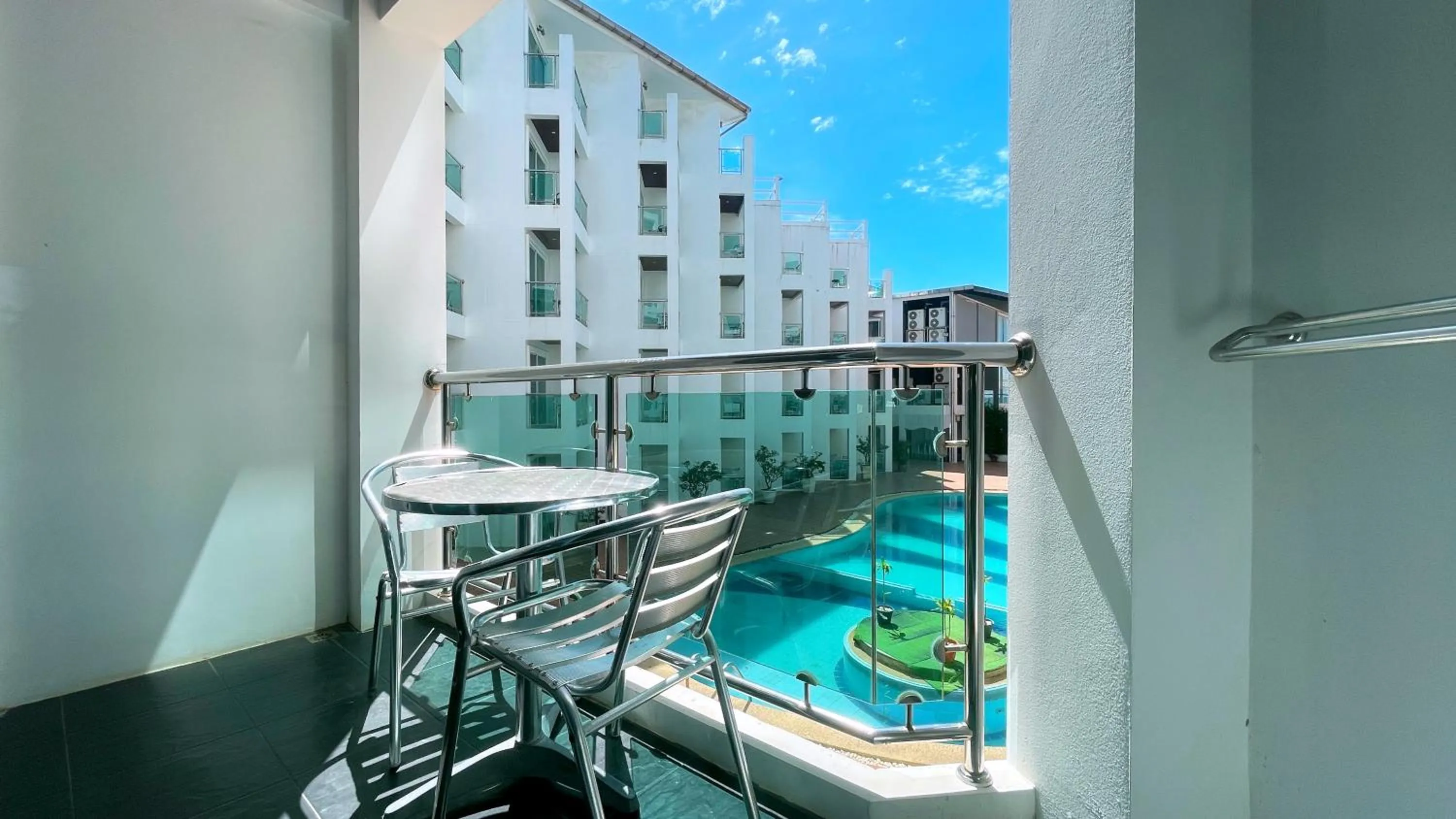 Balcony/Terrace in Dragon Beach Resort , Jomtien Beach Pattaya