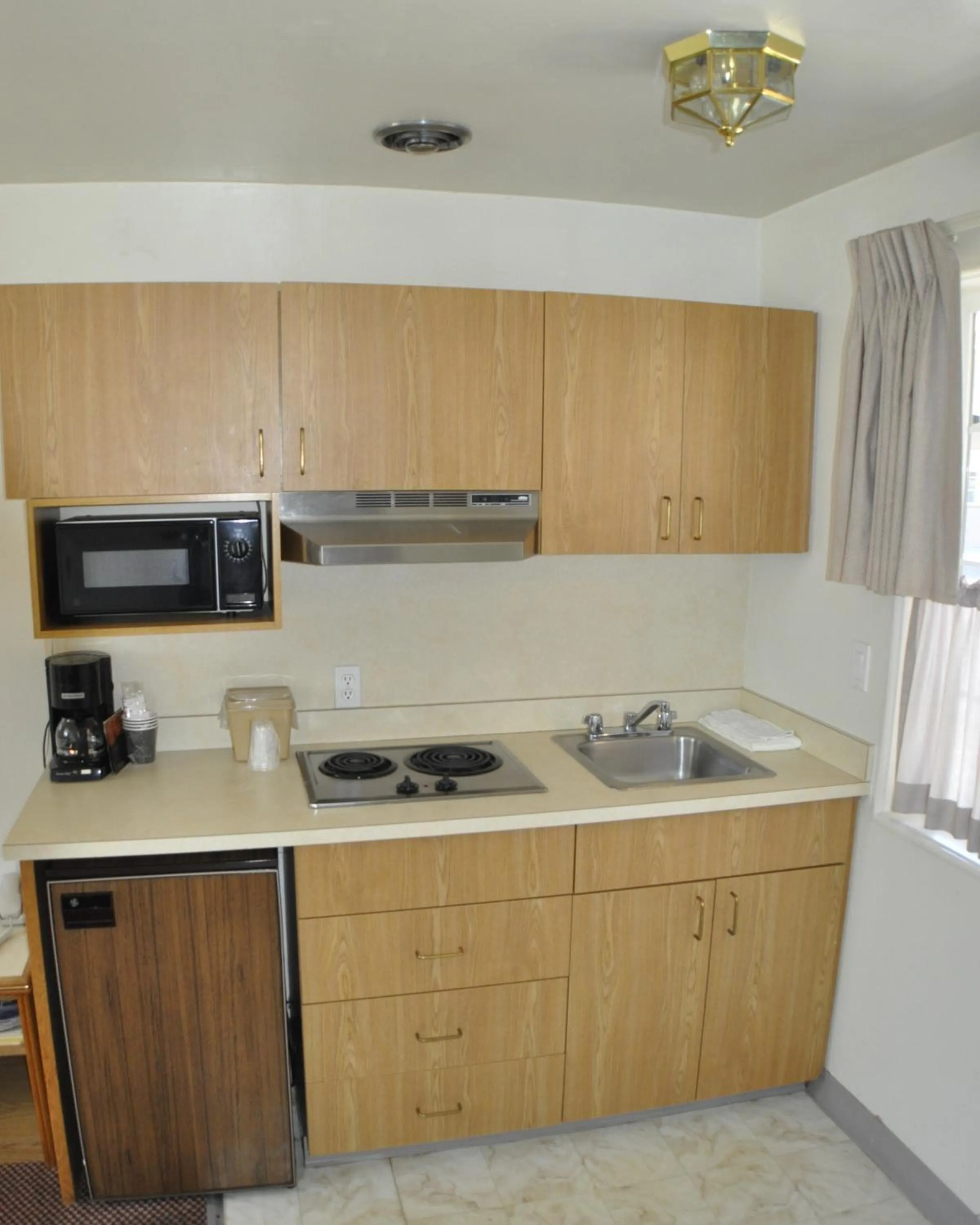 Kitchen or kitchenette in Uptown Inn