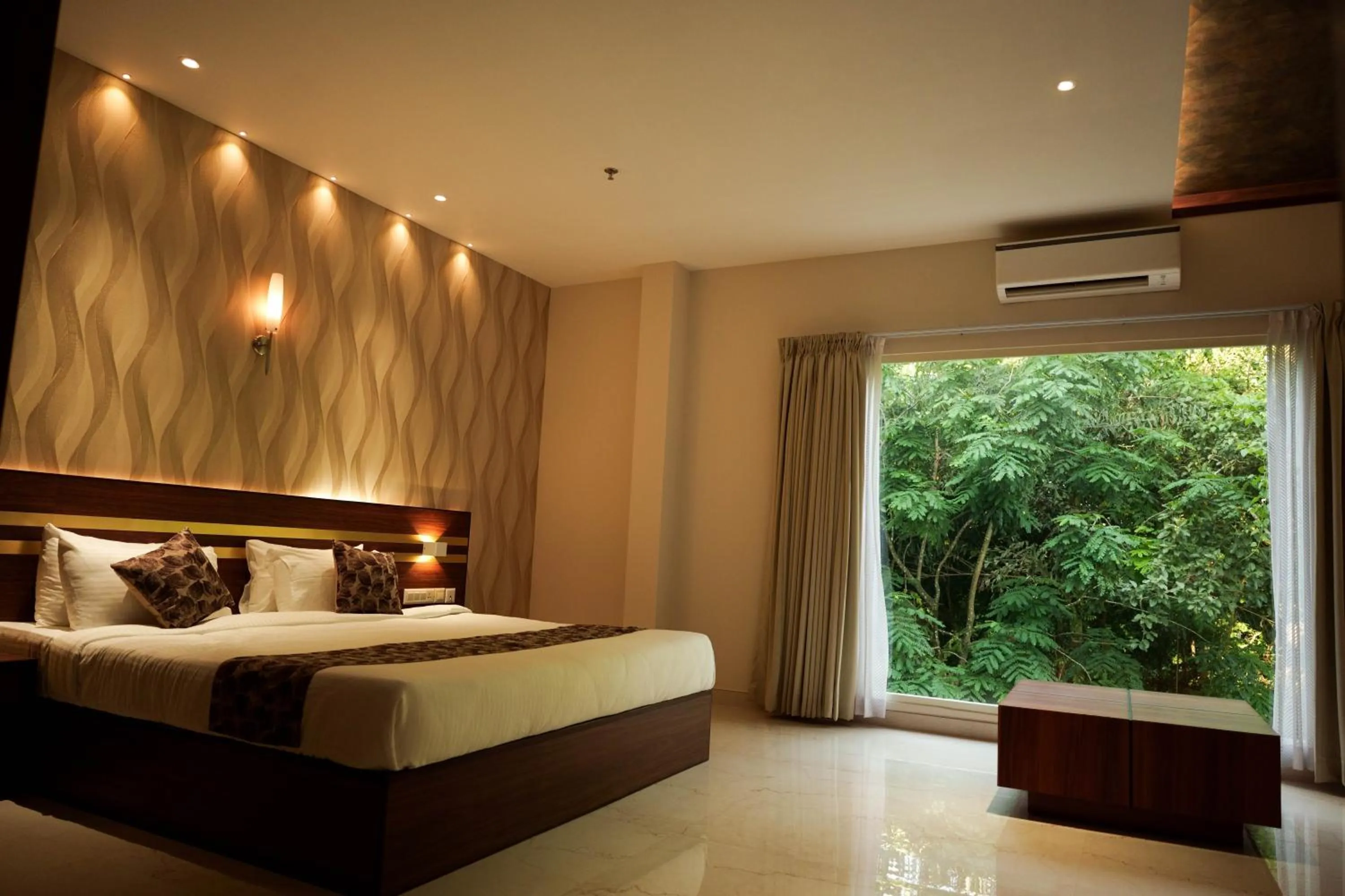 Photo of the whole room, Bed in Valluvanad Residency