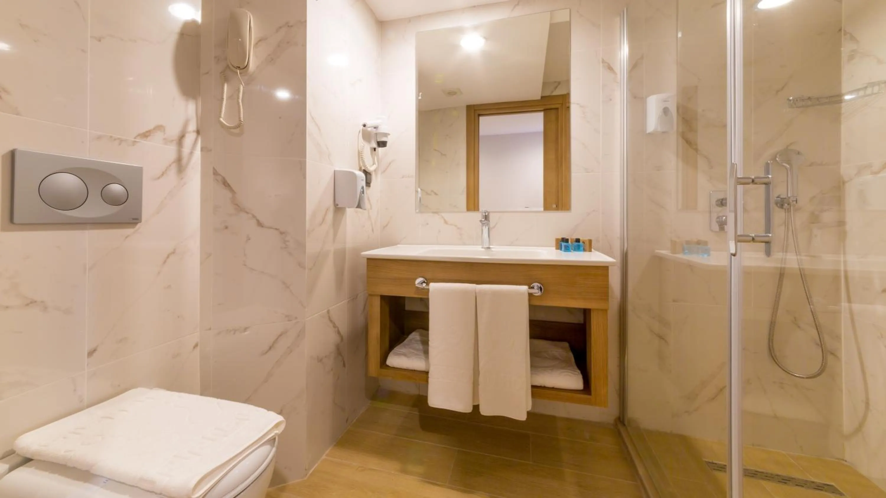 Toilet in Ada Julian Marmaris