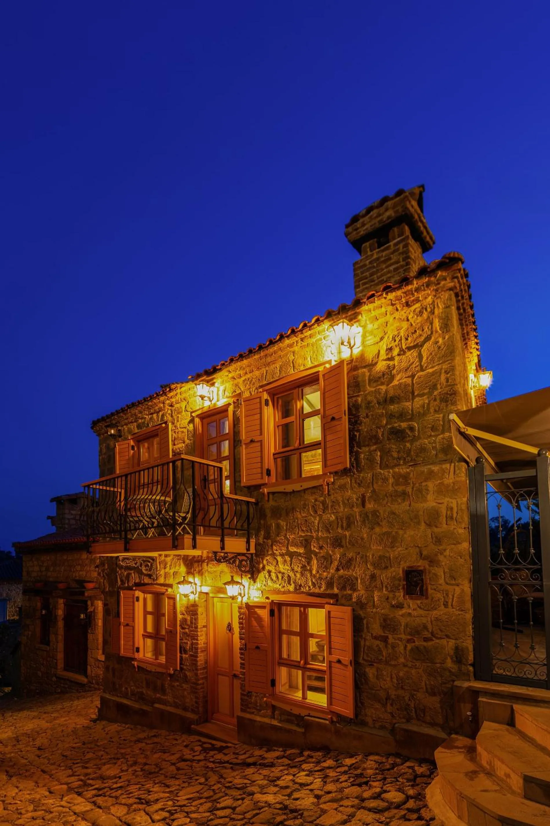 Property building in Orion Adatepe