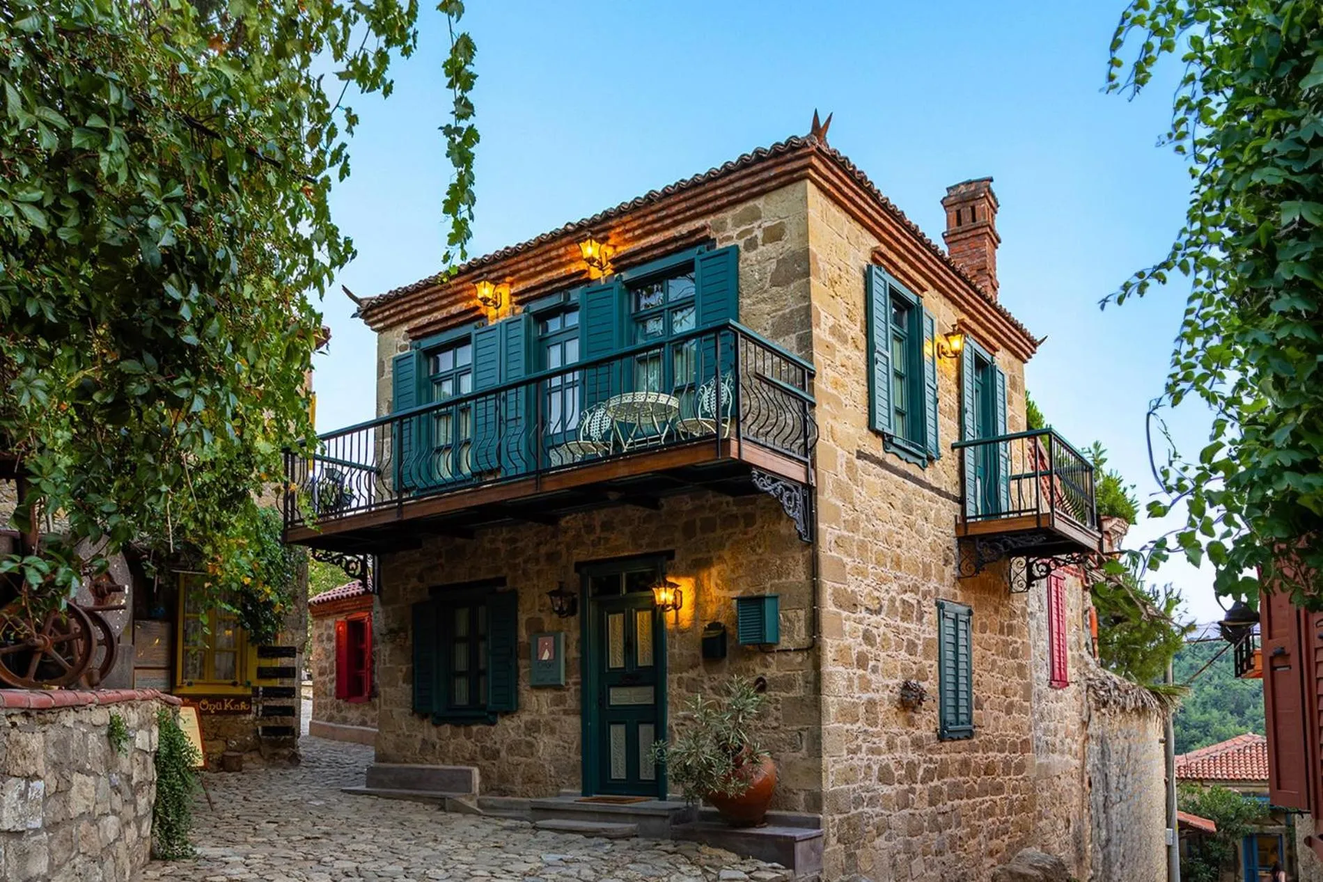 Property building in Orion Adatepe