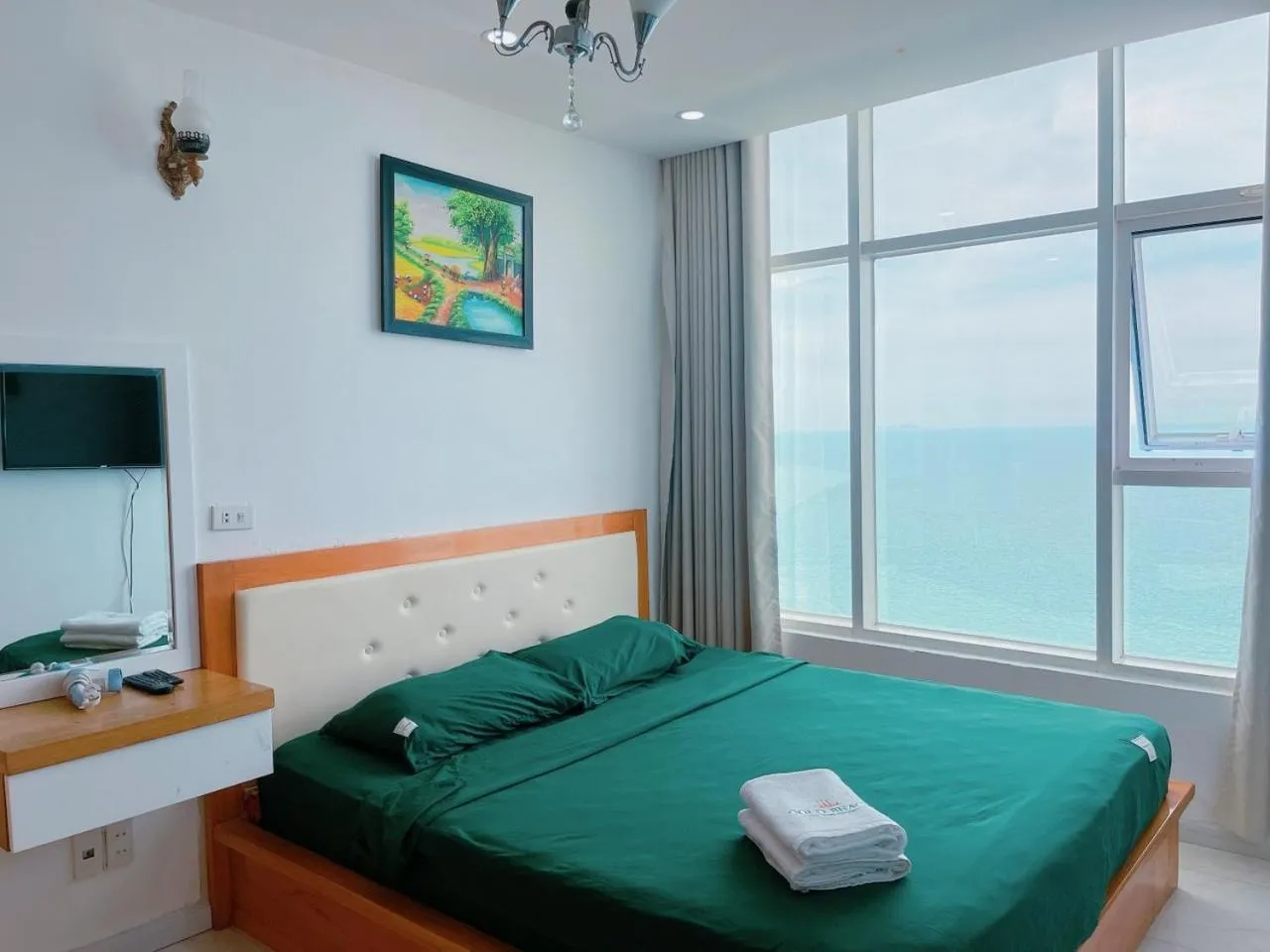Sea view, Bed in Pearl Nha Trang Beach Apartment