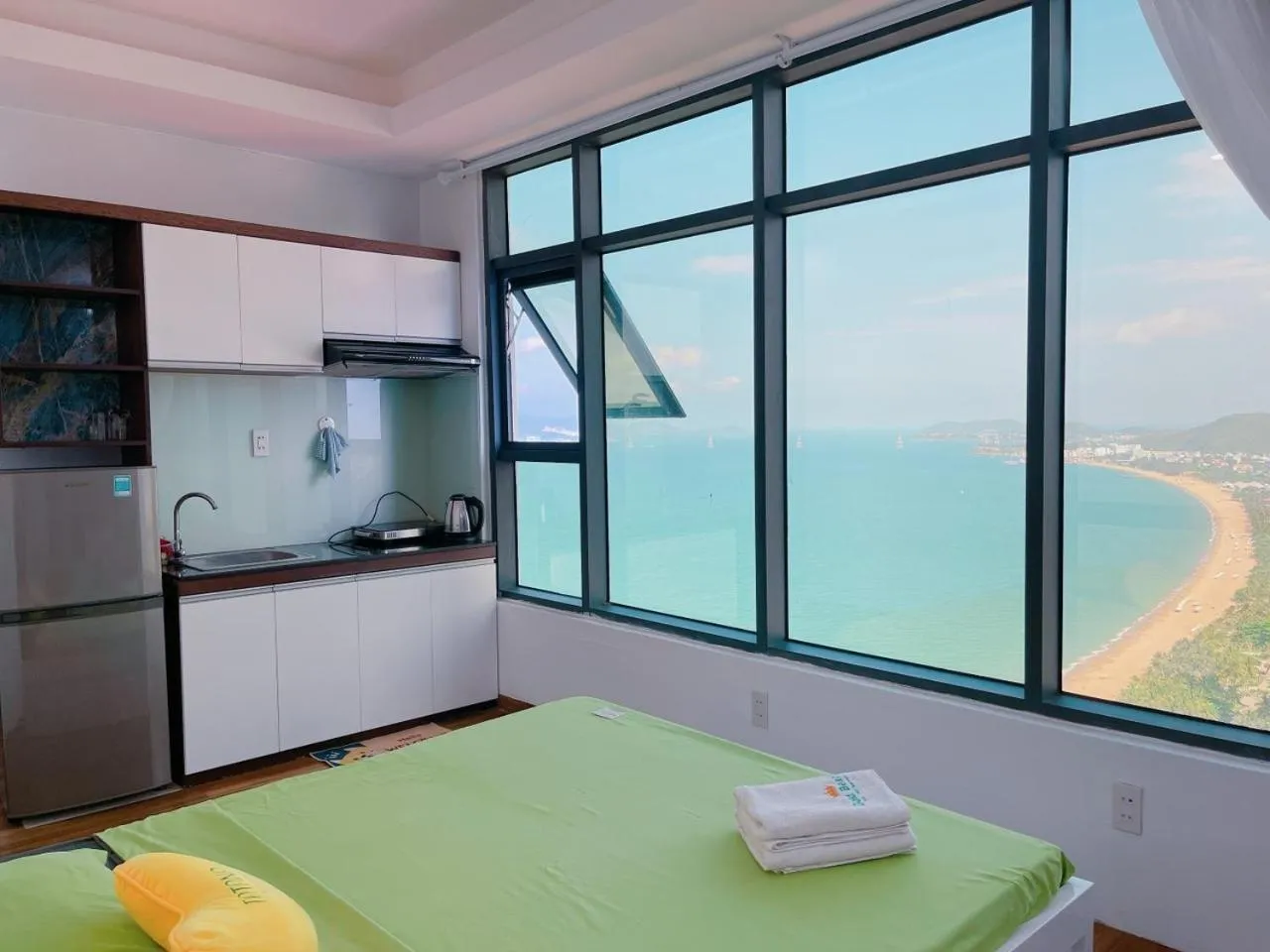 Sea view, Bed in Pearl Nha Trang Beach Apartment