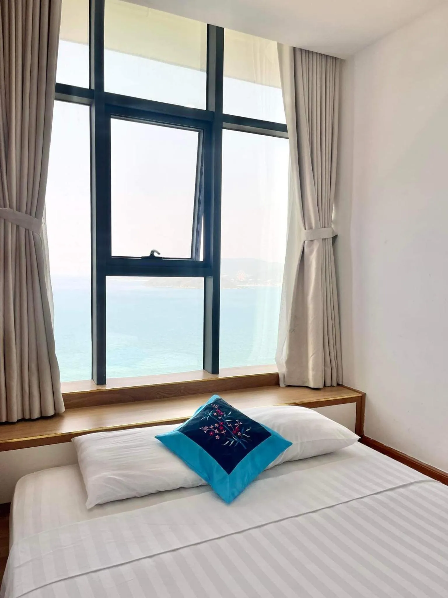 Bed in Pearl Nha Trang Beach Apartment
