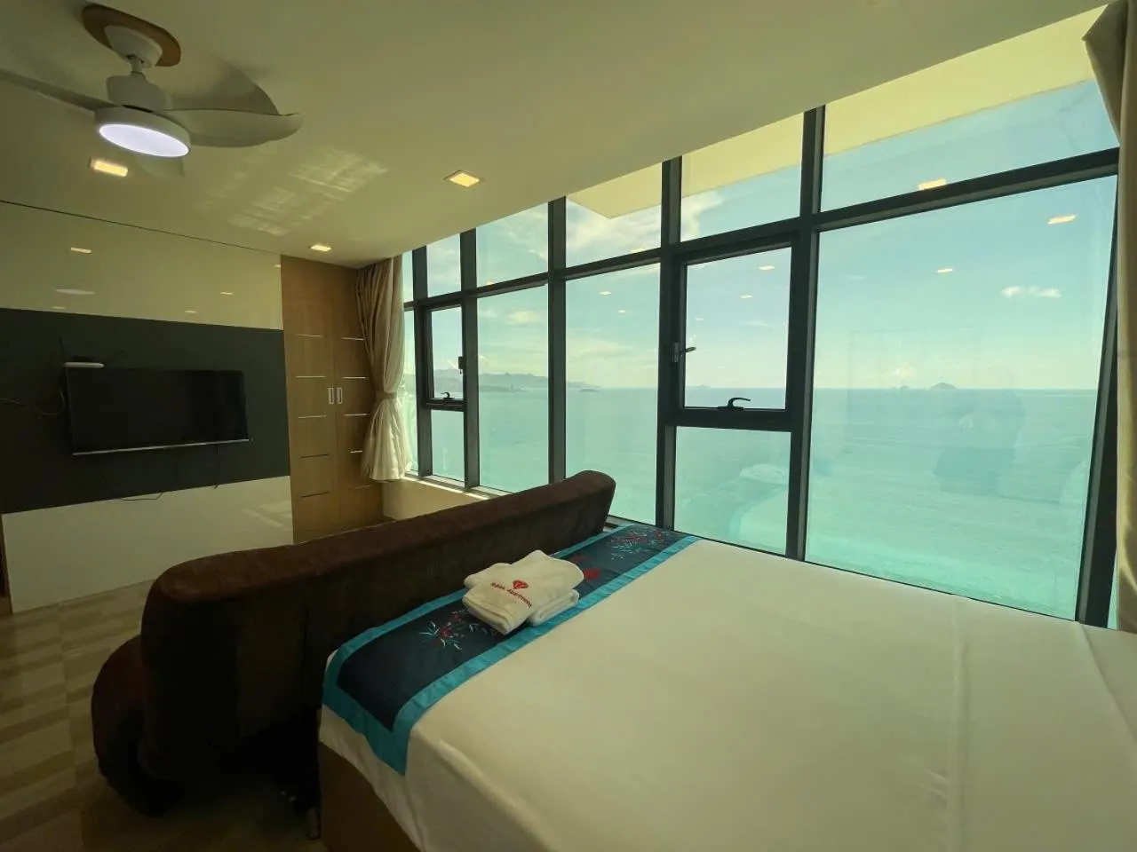Bed in Pearl Nha Trang Beach Apartment