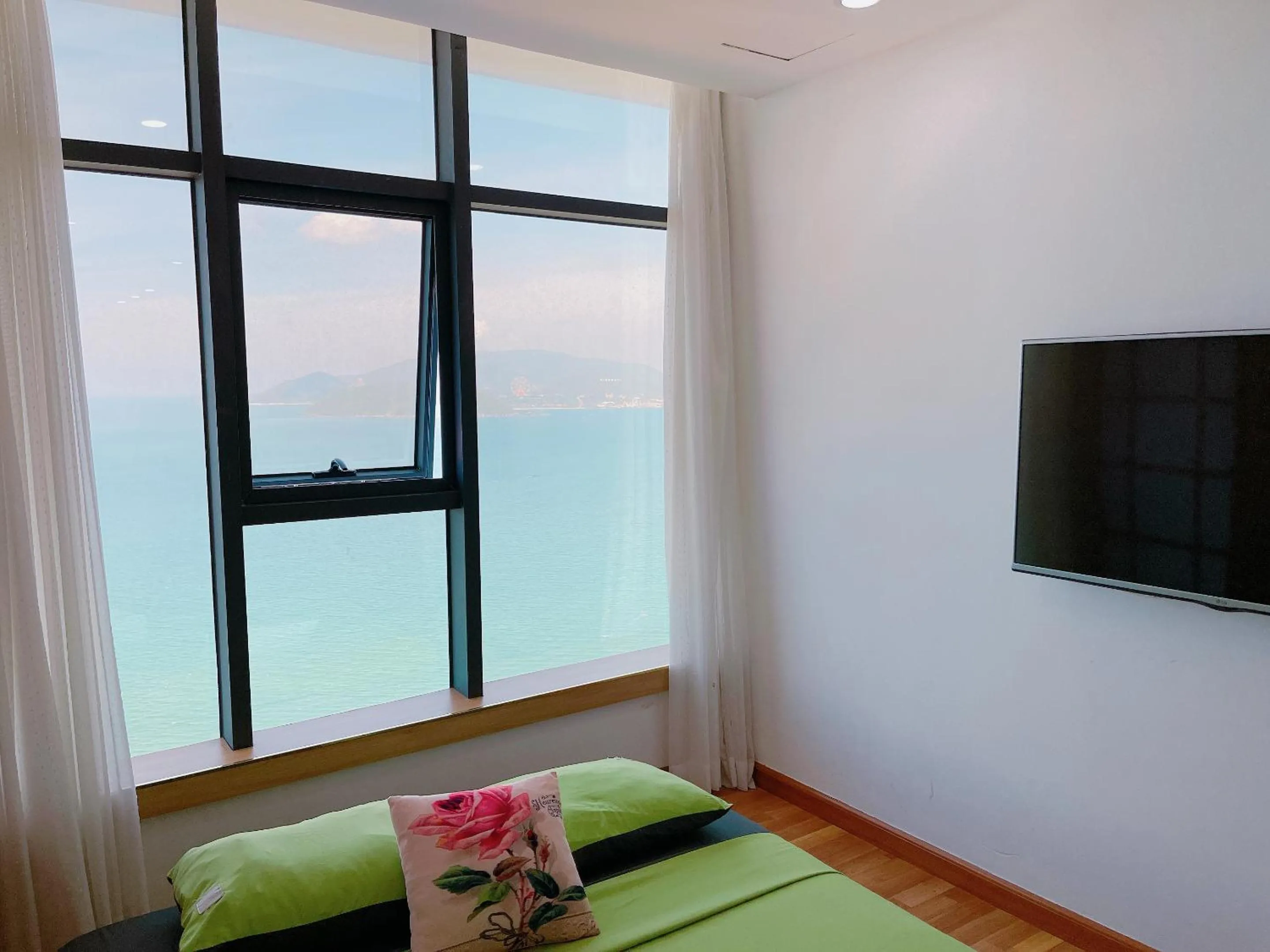 Bed in Pearl Nha Trang Beach Apartment