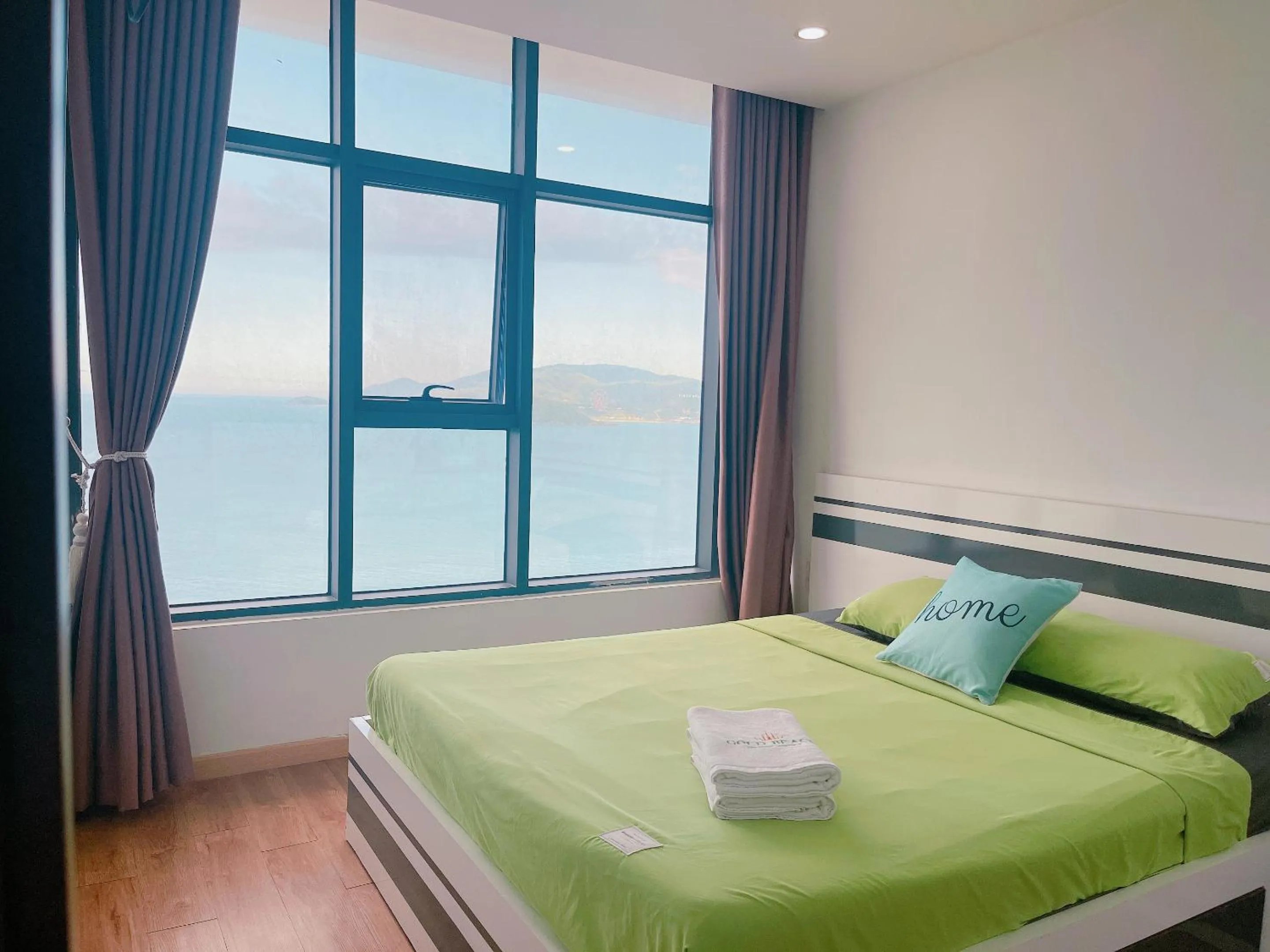 Sea view, Bed in Pearl Nha Trang Beach Apartment