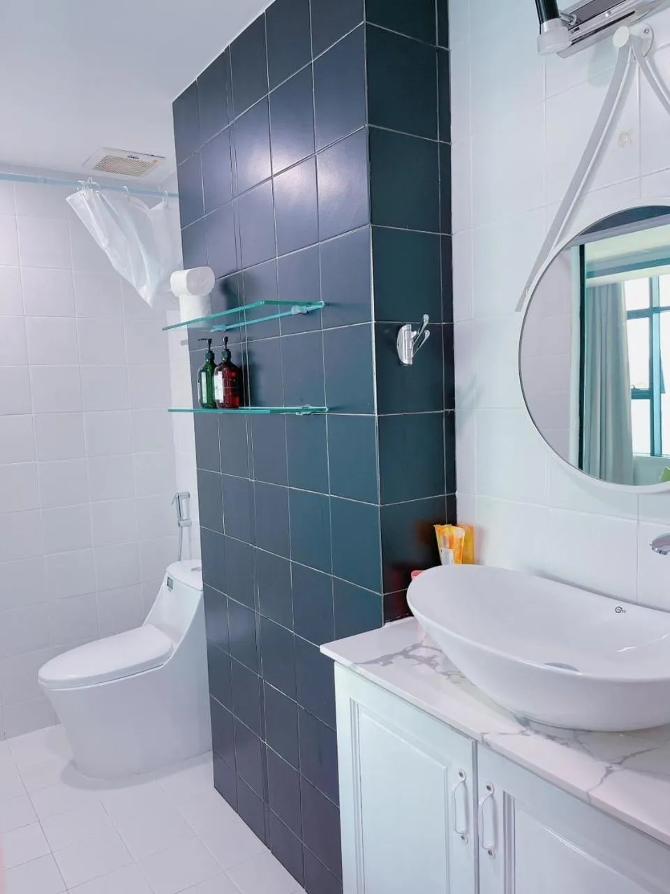 Toilet in Pearl Nha Trang Beach Apartment