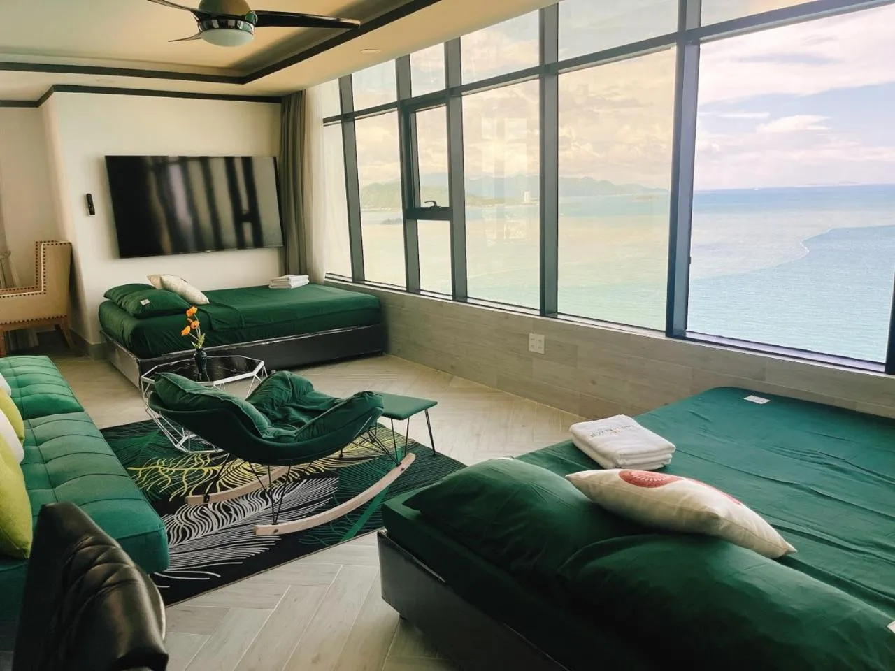 Sea view, Bed in Pearl Nha Trang Beach Apartment