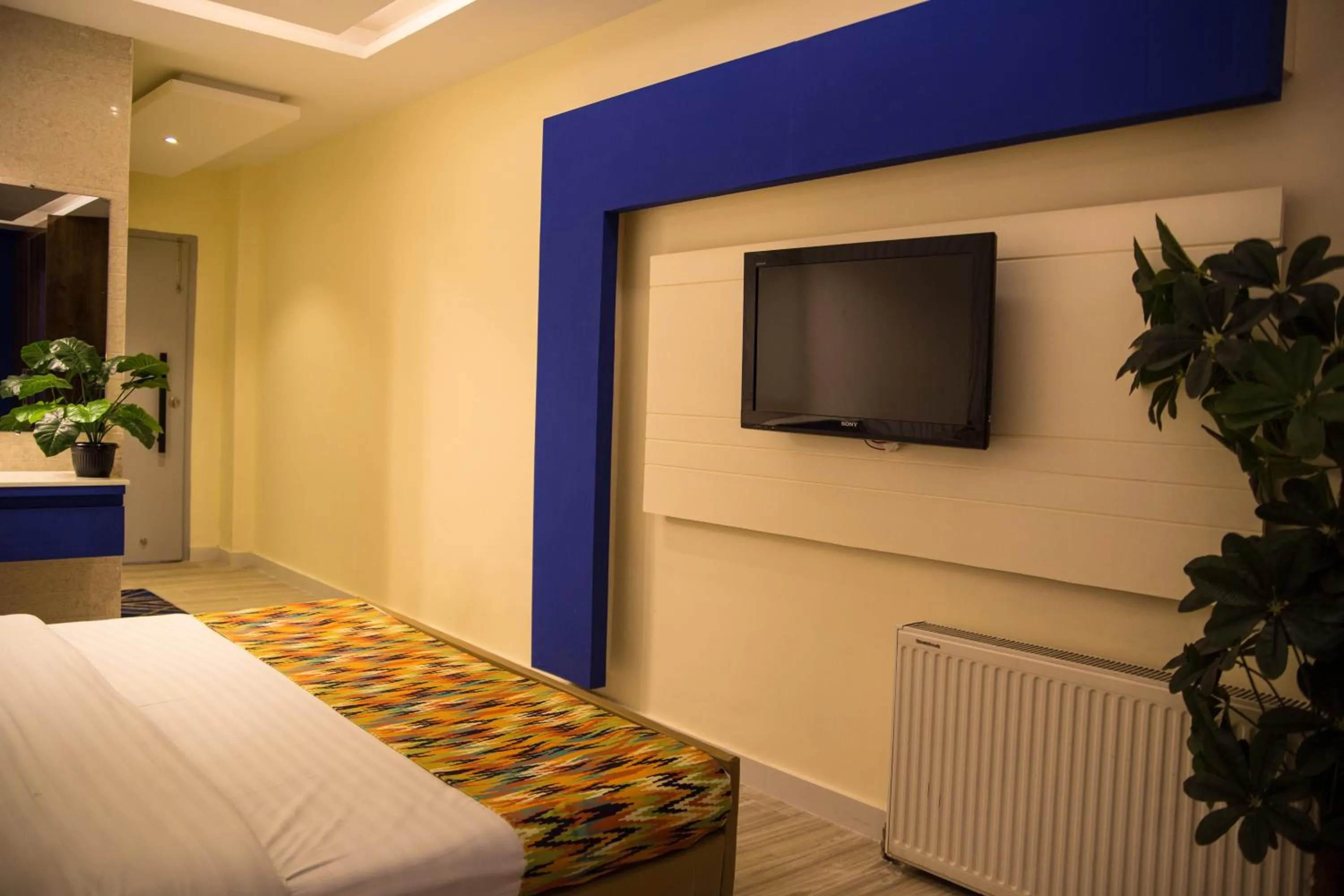 Communal lounge/ TV room in Metropole Hotel