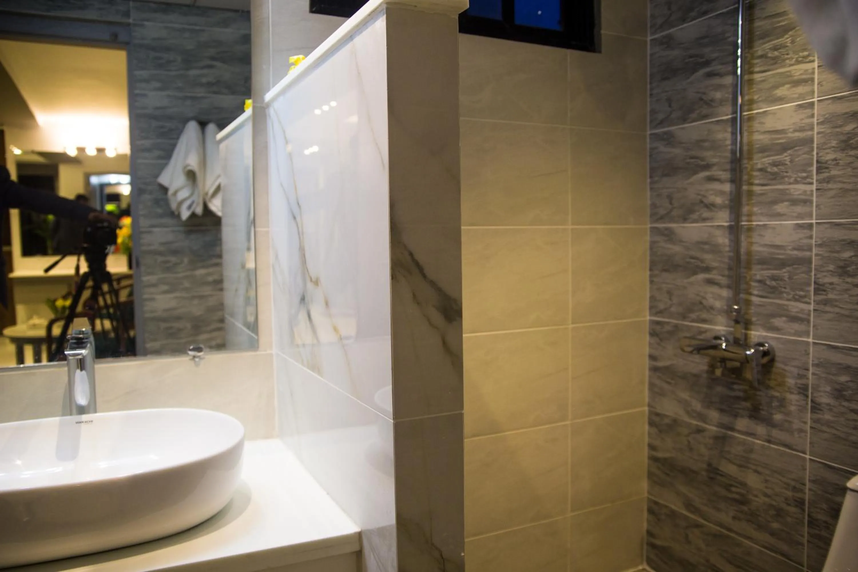 Bathroom in Metropole Hotel