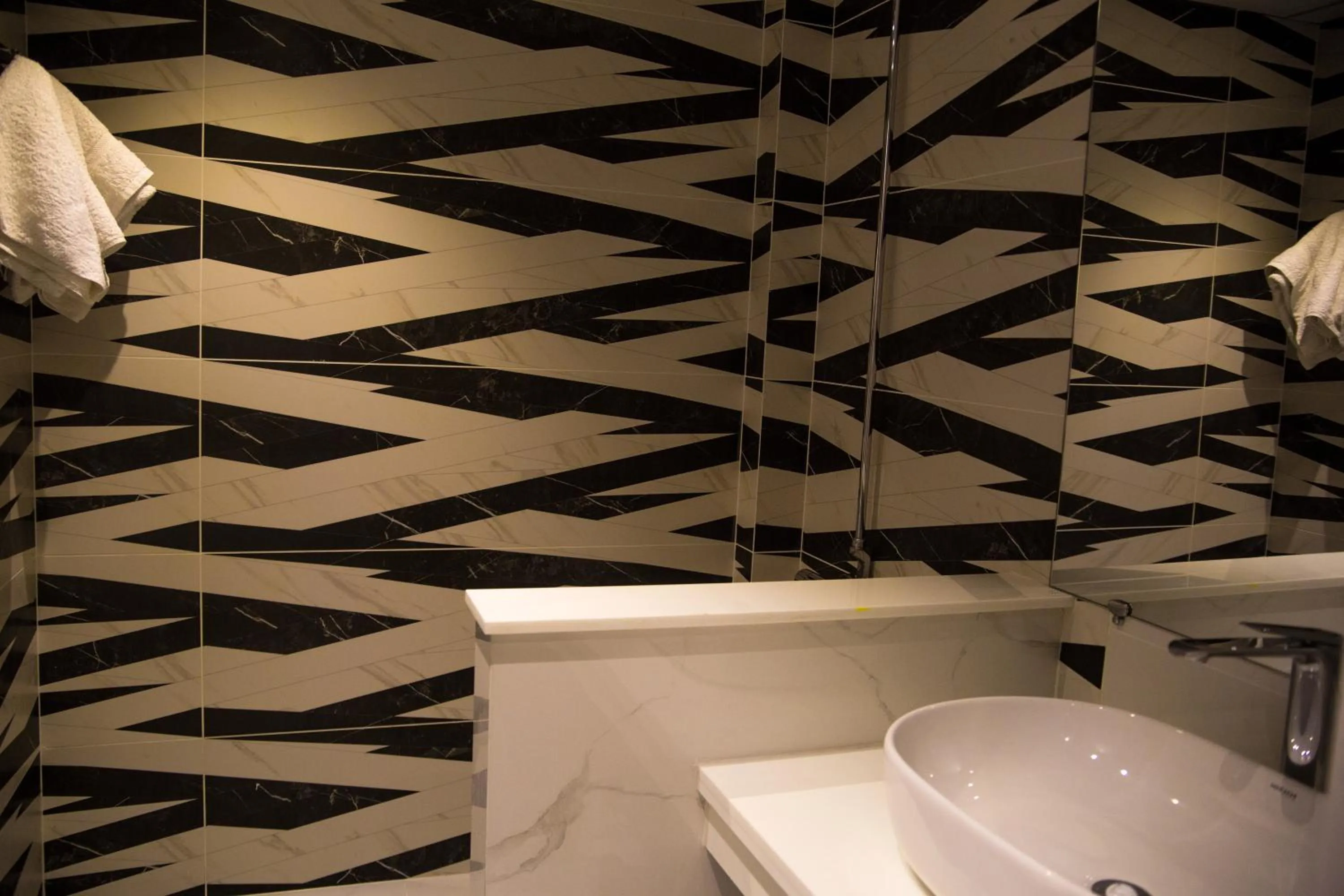 Shower in Metropole Hotel